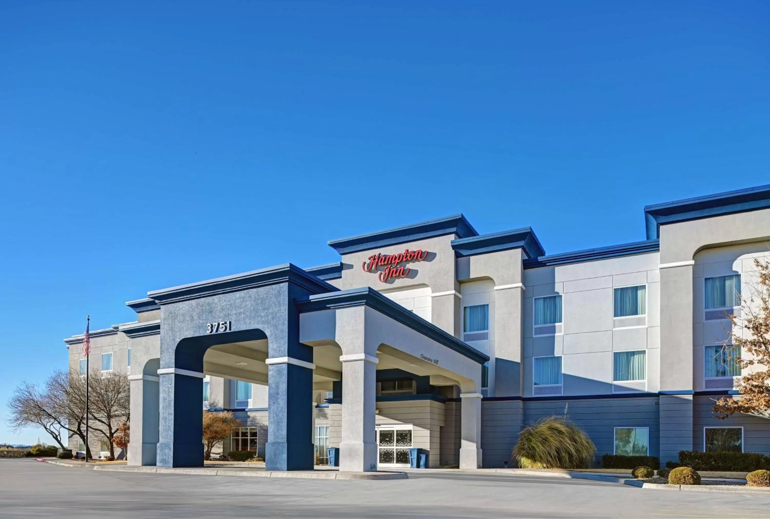 Property building in Hampton Inn Deming