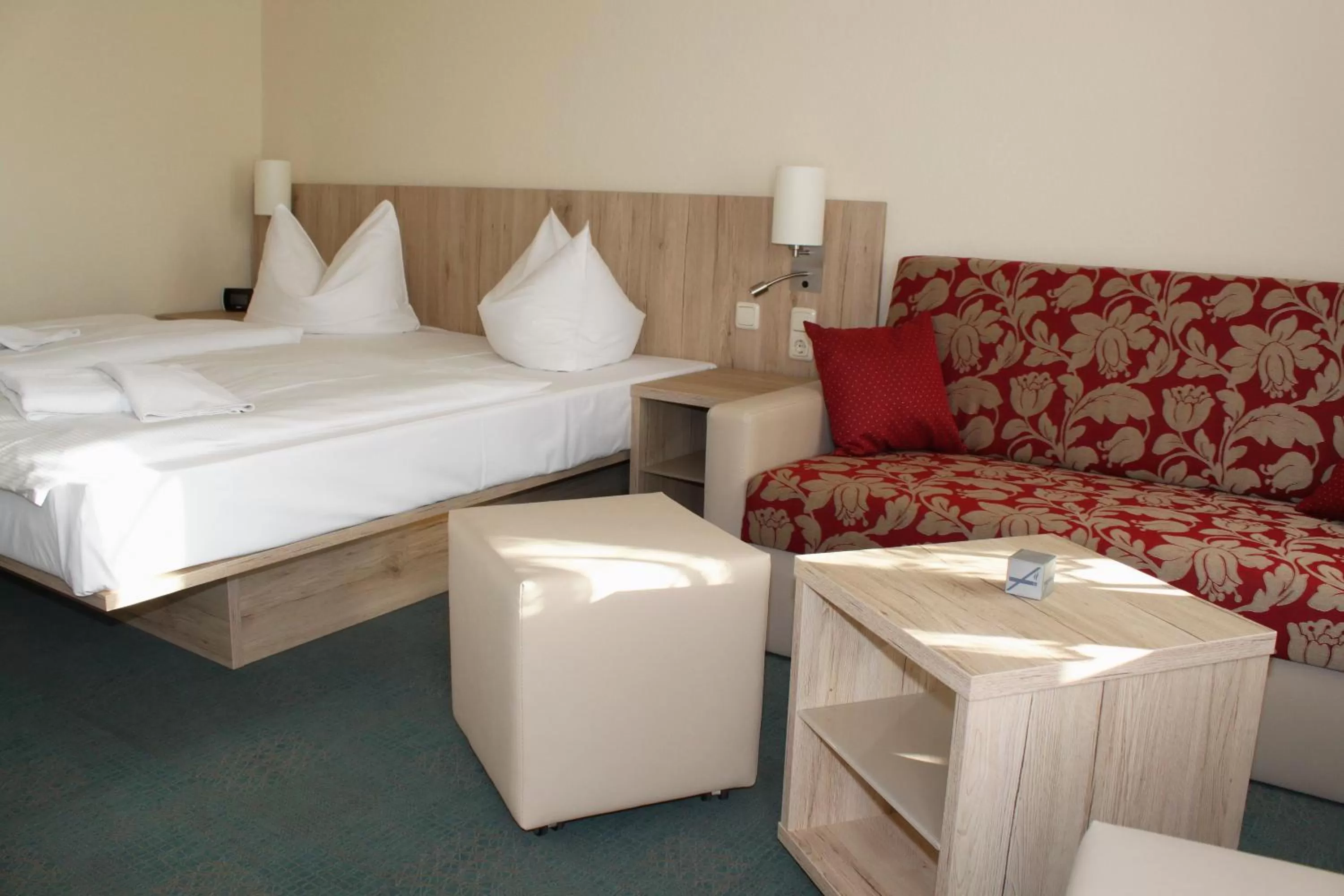 Living room, Bed in Hotel Villa Elisabeth