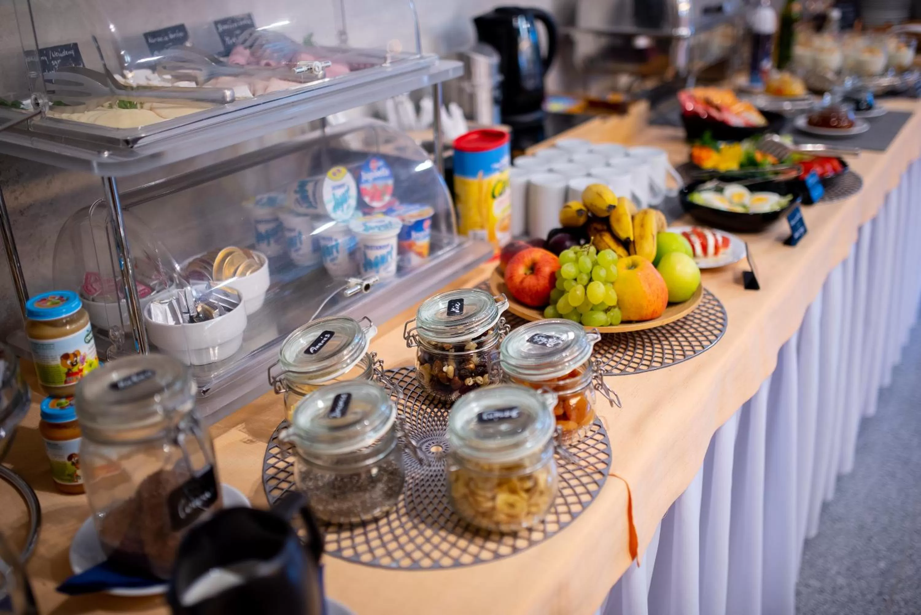 Food and drinks in Felicity Garni Hotel