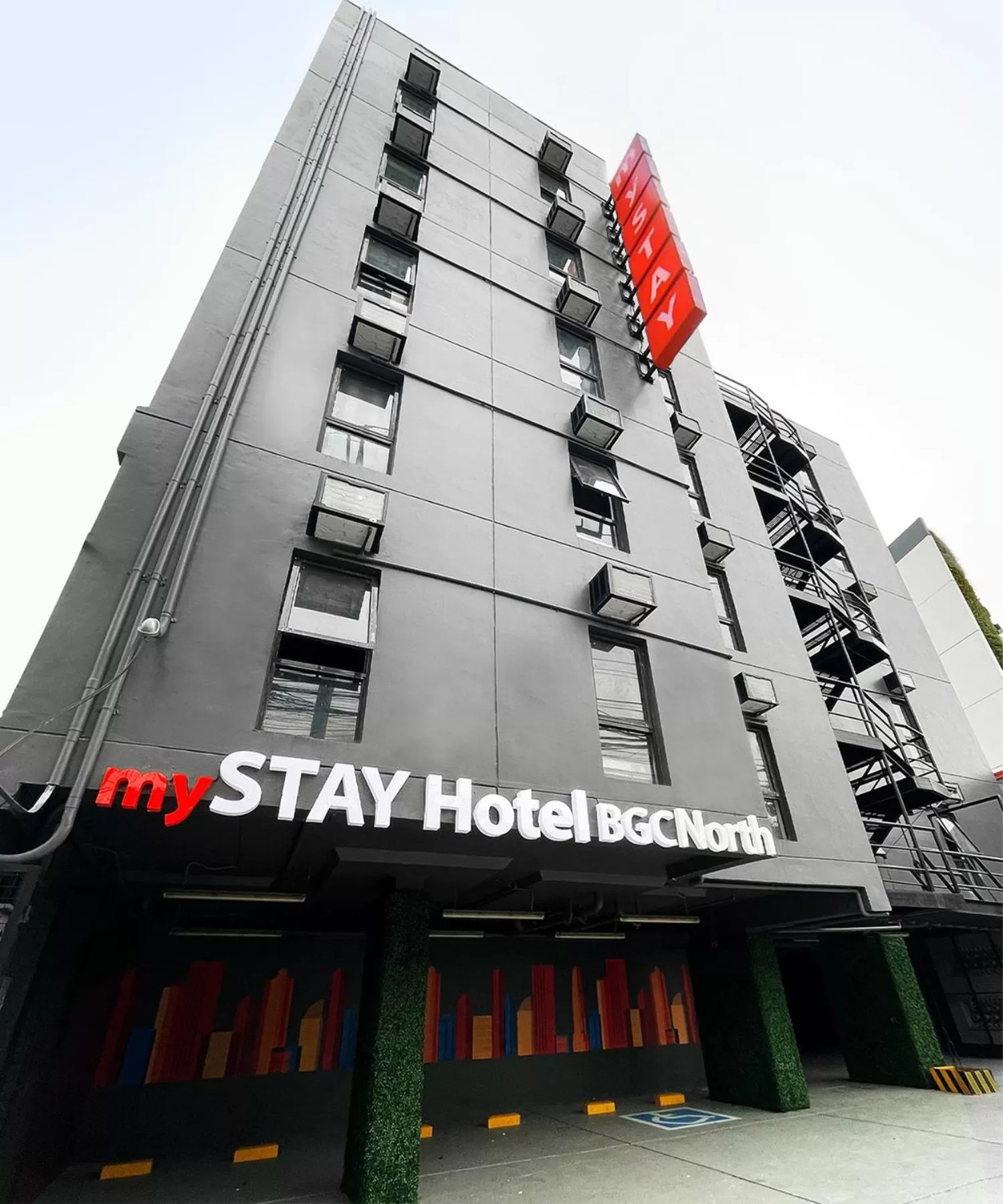 Property building in mySTAY Hotel BGC North