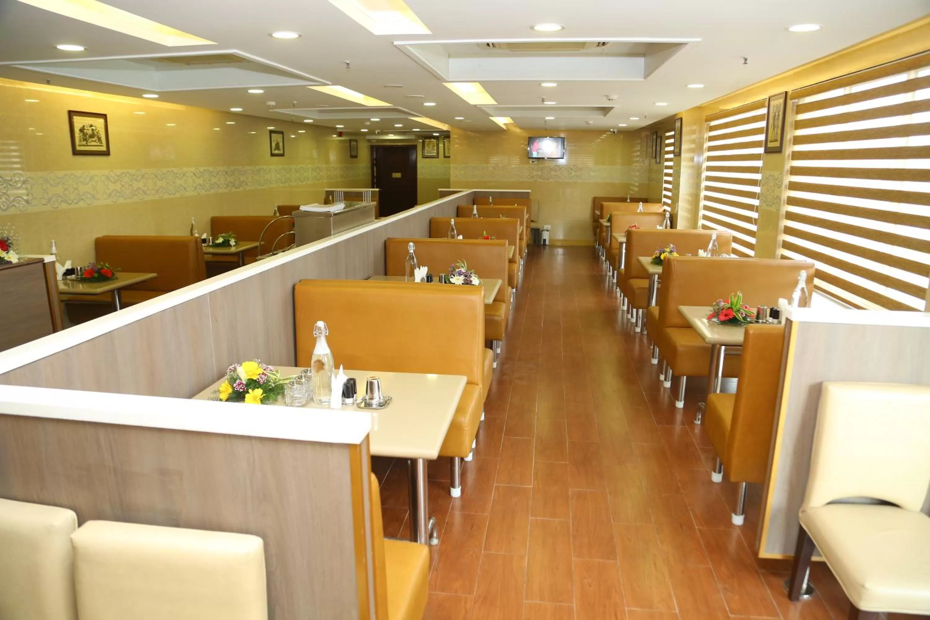 Restaurant/places to eat in Raaj Bhaavan Clarks Inn Chennai