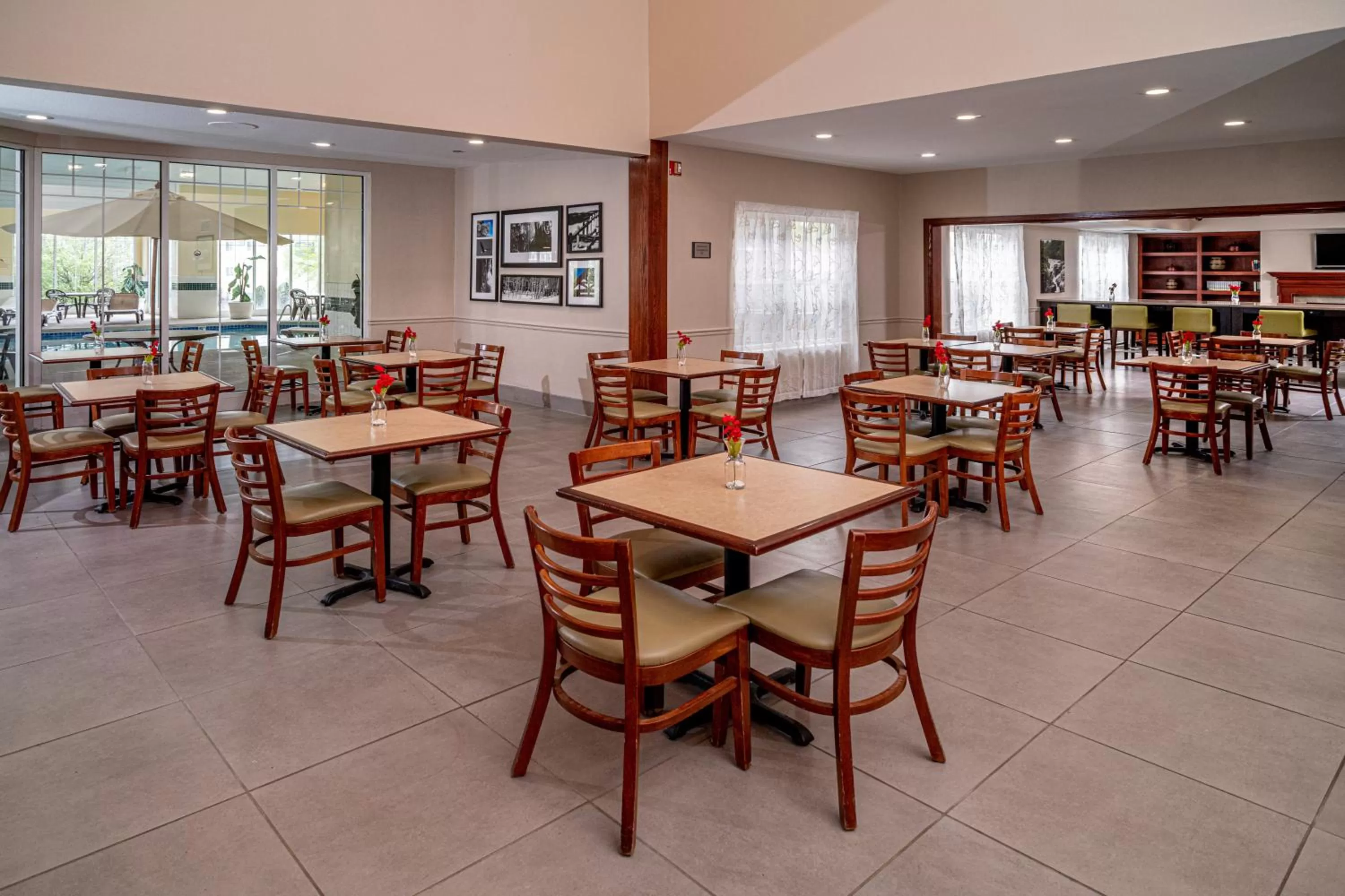 Restaurant/places to eat in Country Inn & Suites by Radisson, Beckley, WV