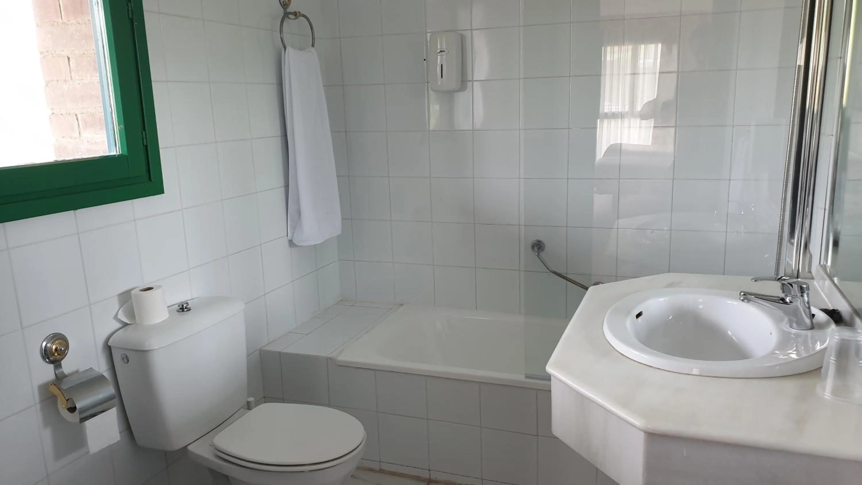 Shower in Sabiñanigo Camp & Hotel