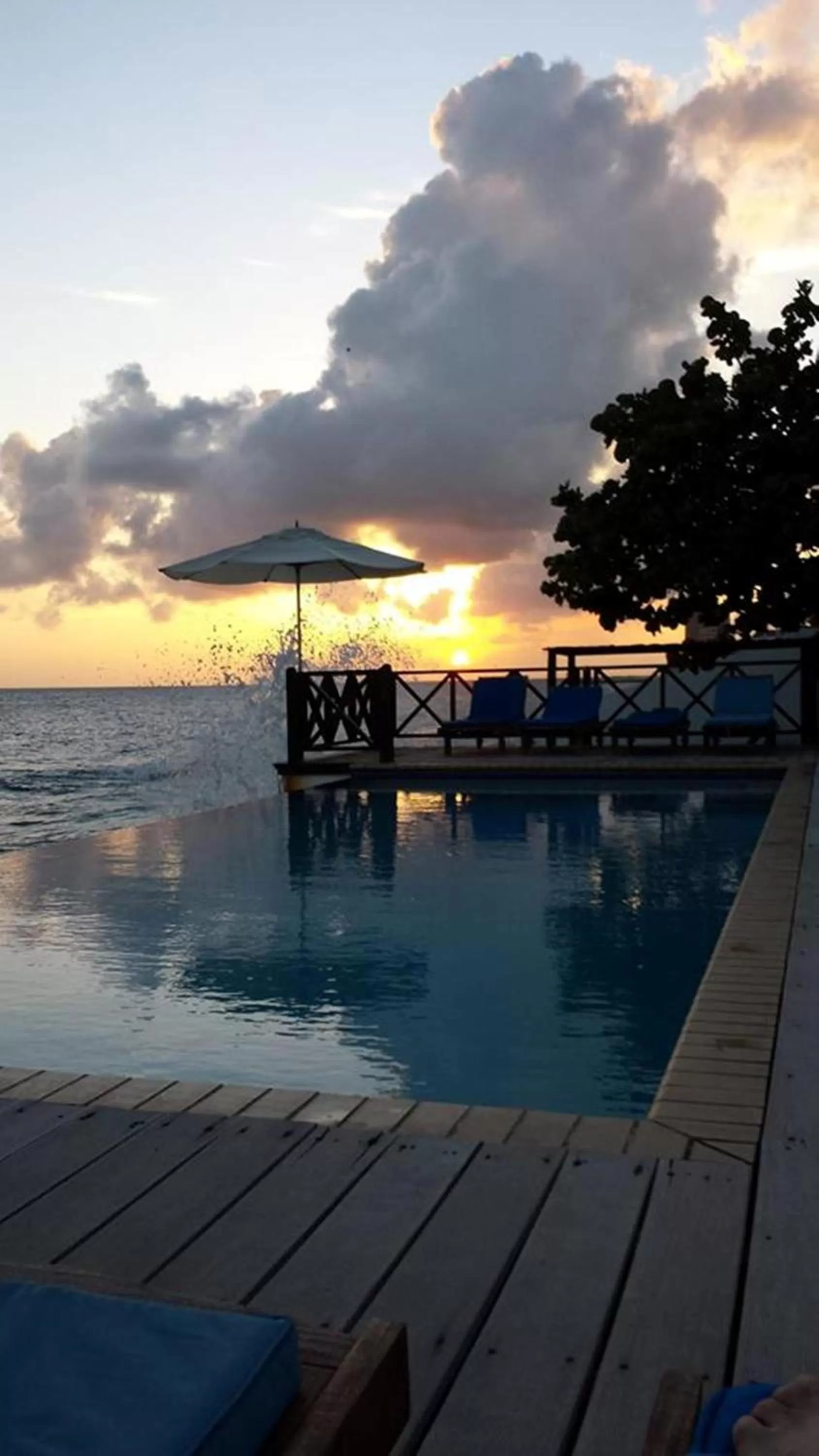 Swimming pool in Scuba Lodge & Suites