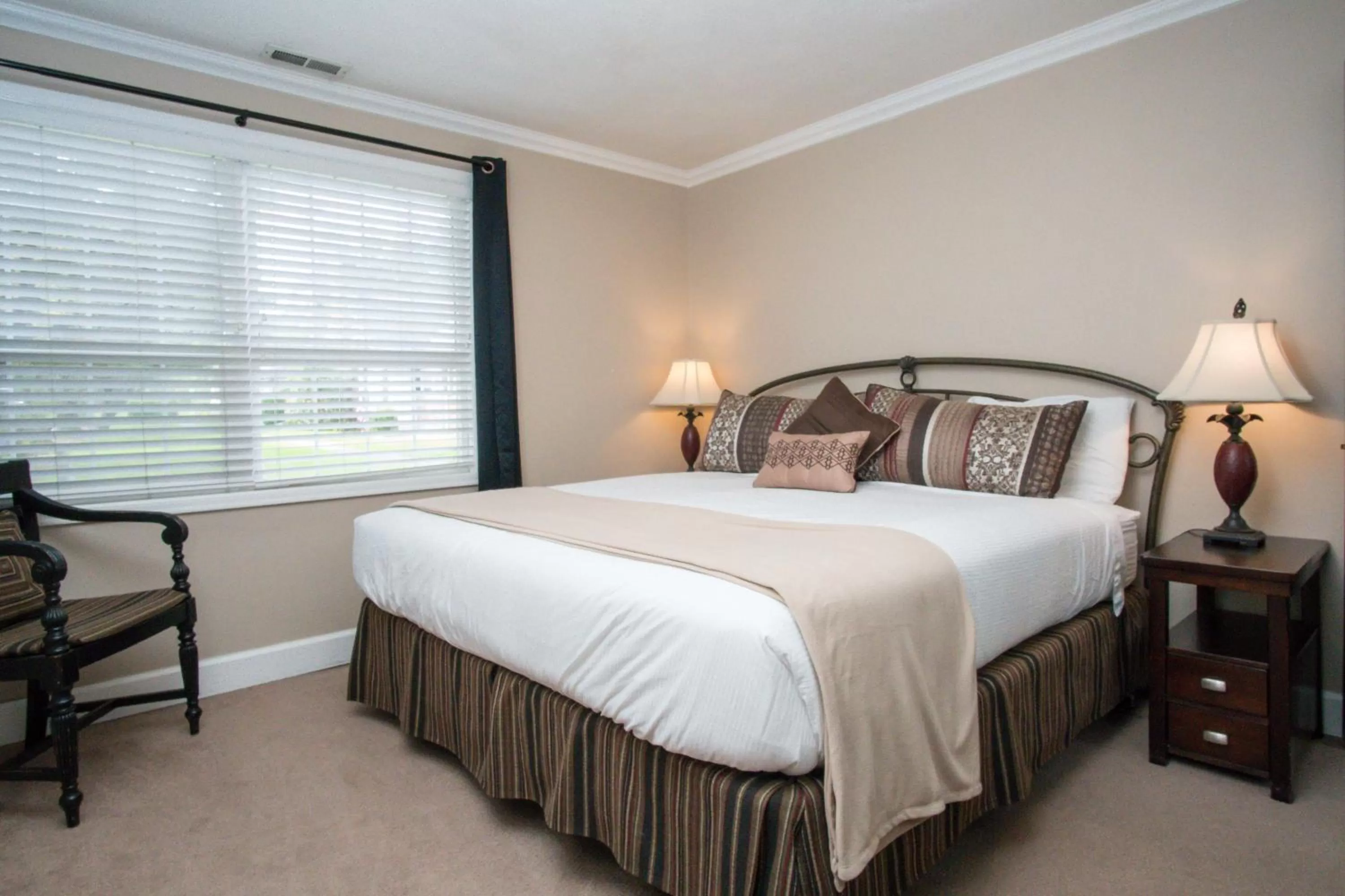 Bed in Ecola Creek Lodge