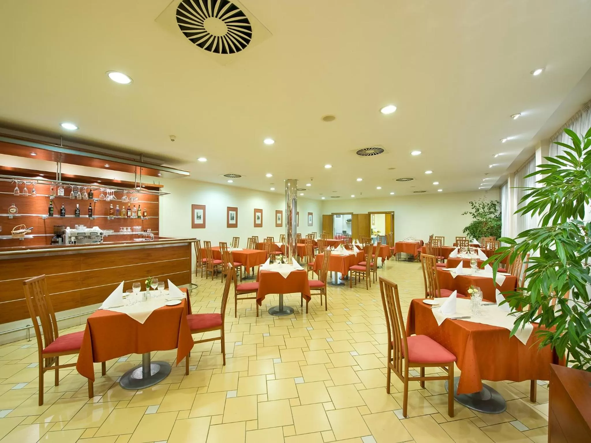 Restaurant/places to eat in Ramada Airport Hotel Prague