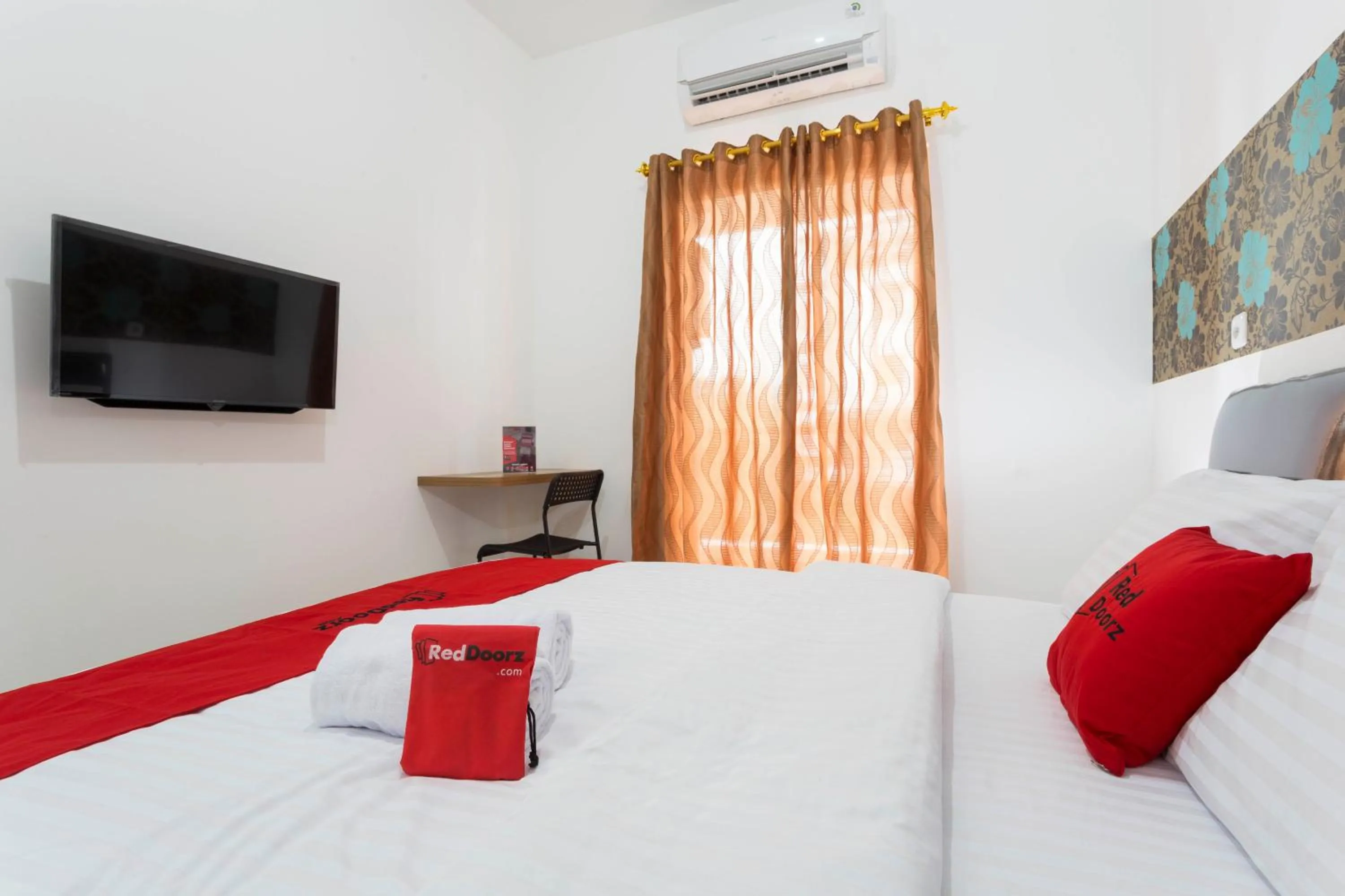 Bedroom, Bed in RedDoorz Plus @ Boulevard Residence BSD