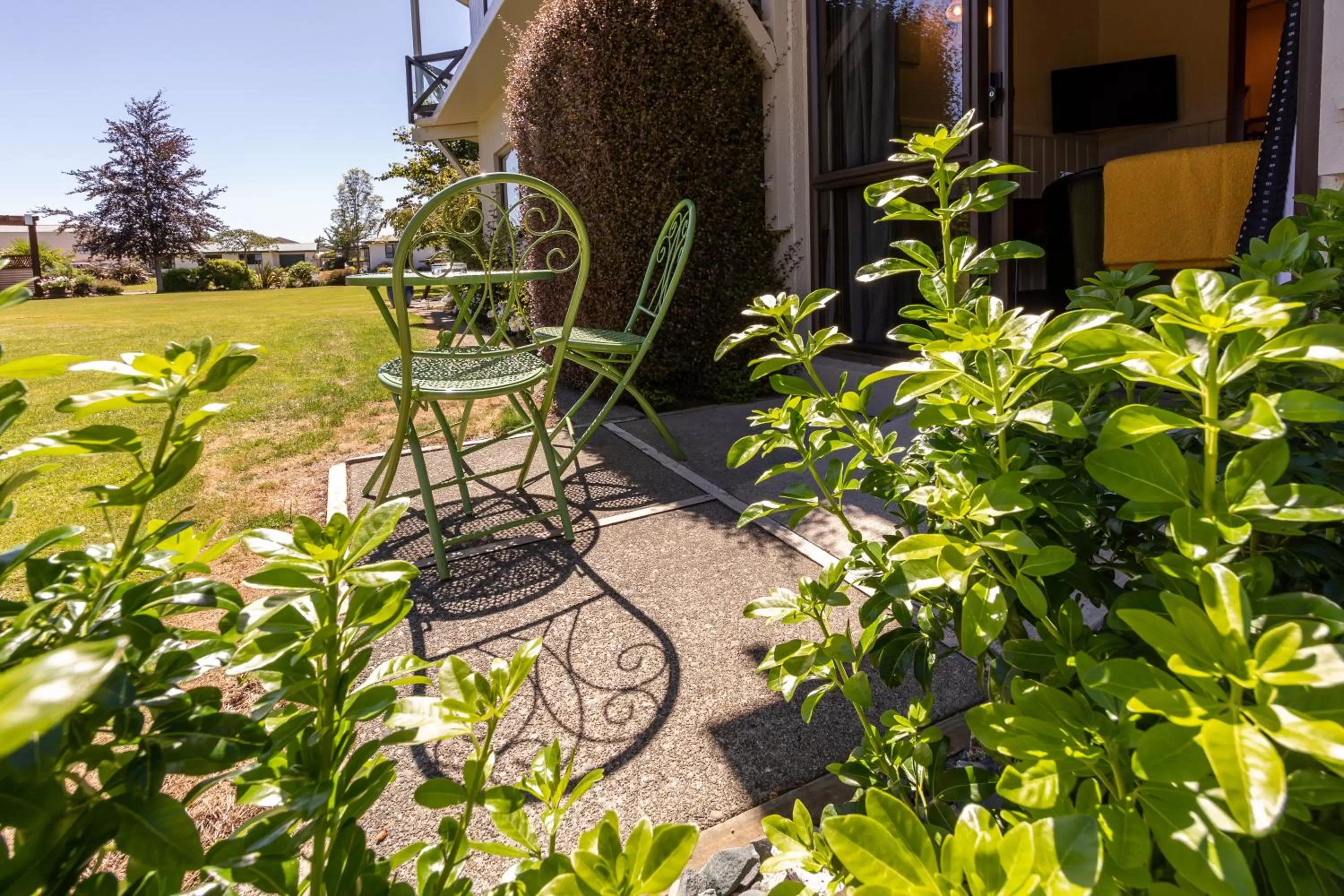 Patio in ASURE Explorer Motel & Apartments