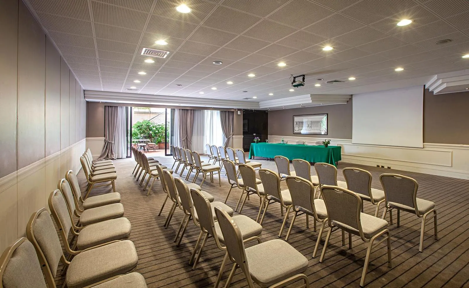 Business facilities in Hotel Touring