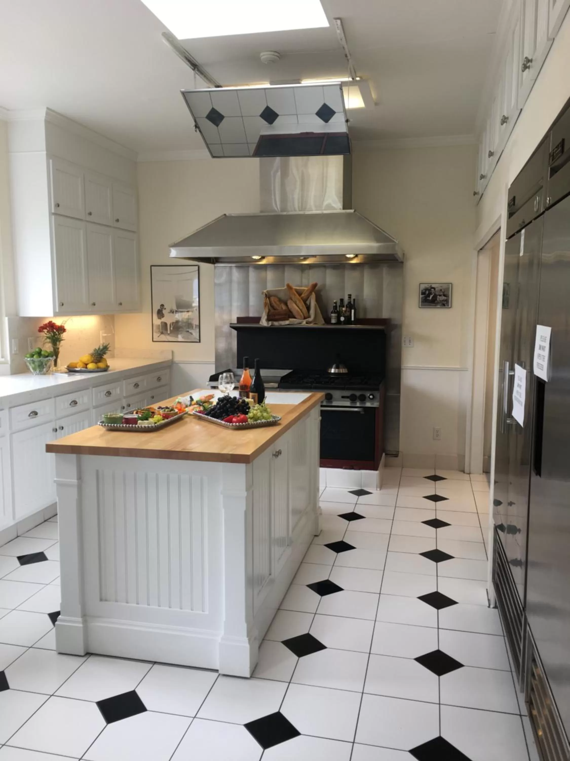 Dining area in Olallieberry Inn Bed and Breakfast