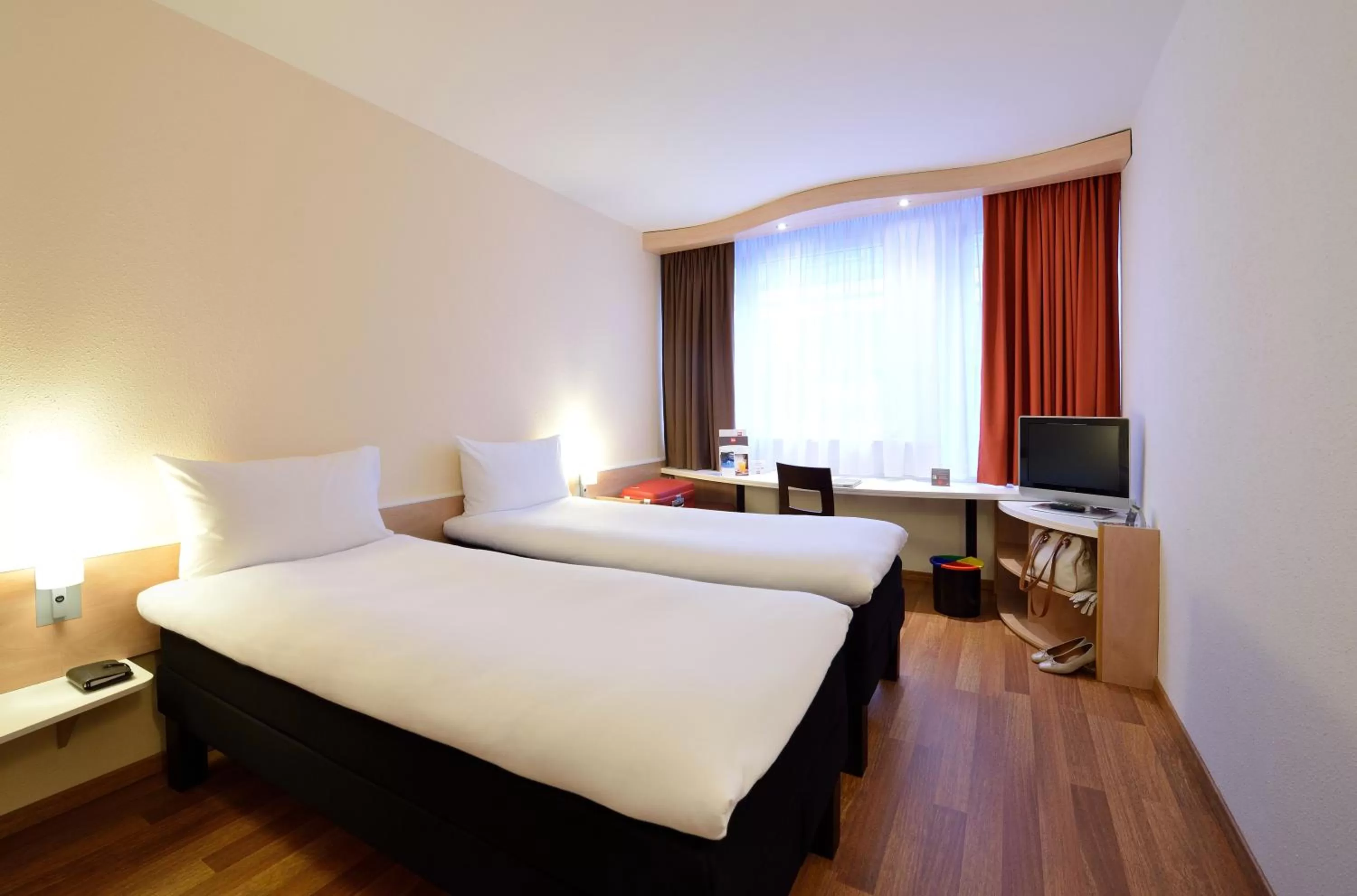 Standard Twin Room in Ibis Budapest City