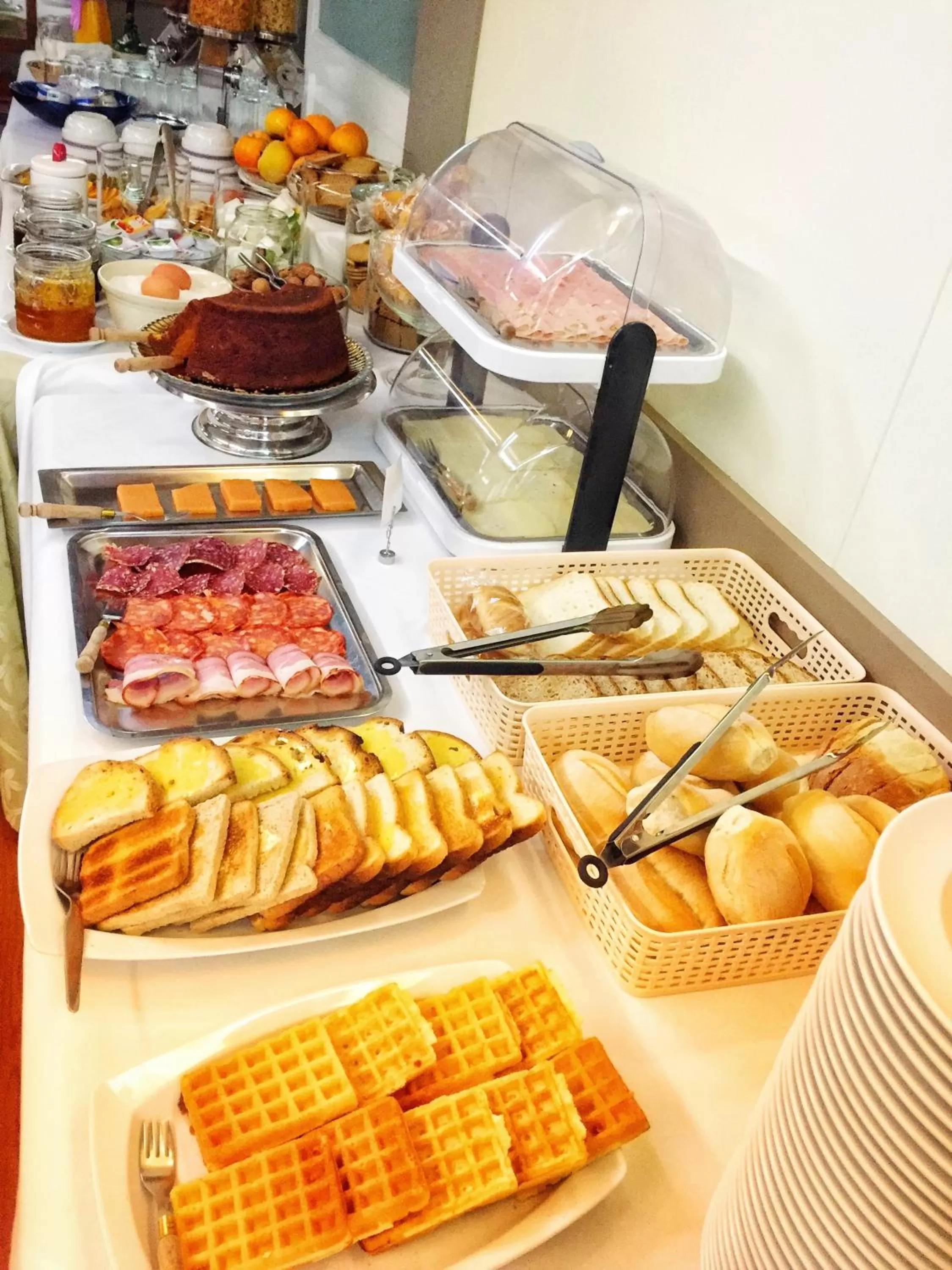 Buffet breakfast in Hotel Estalagem Turismo