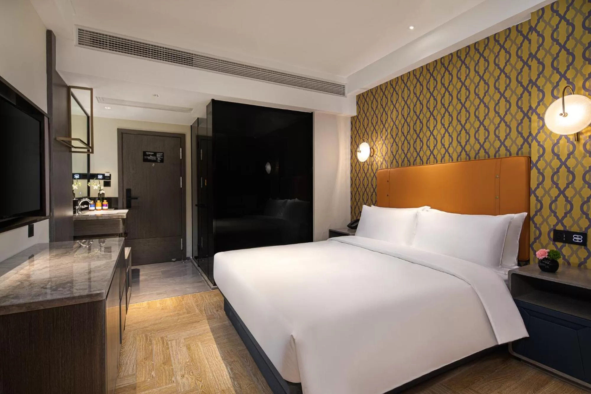 Photo of the whole room, Bed in Kasion Pugis Hotel