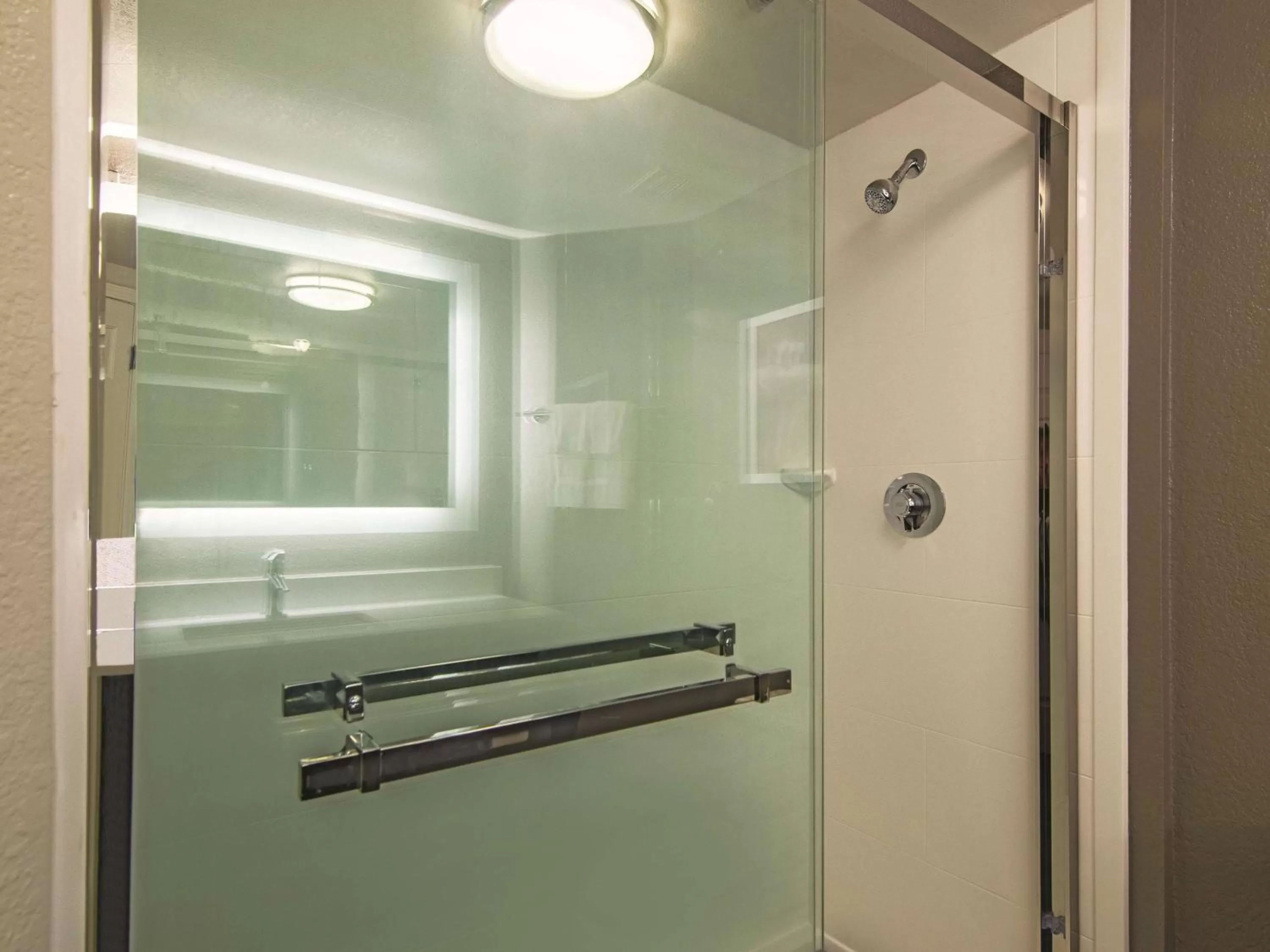 Photo of the whole room in La Quinta by Wyndham Oklahoma City Norman