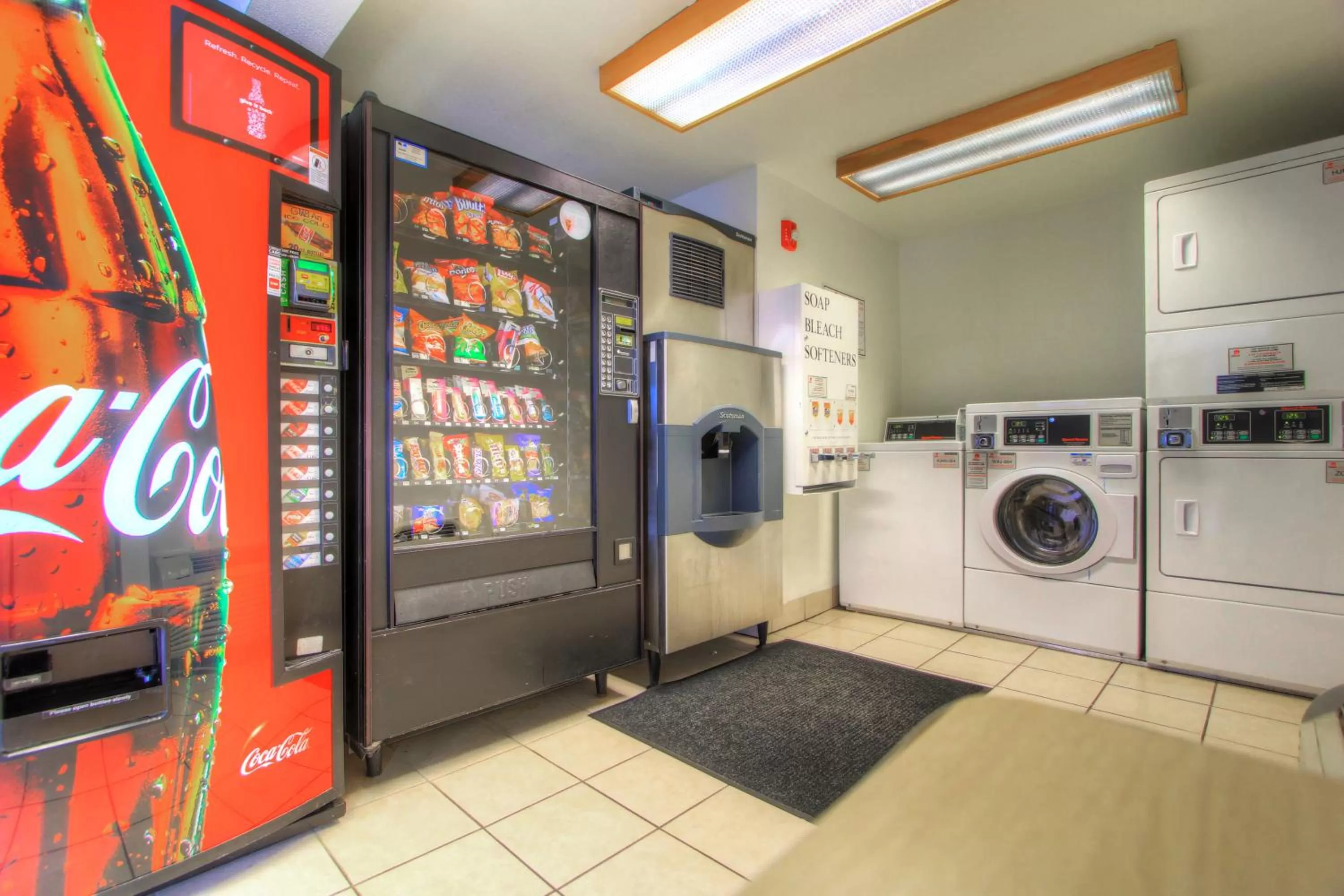 Drinks in Howard Johnson by Wyndham Harrisonburg