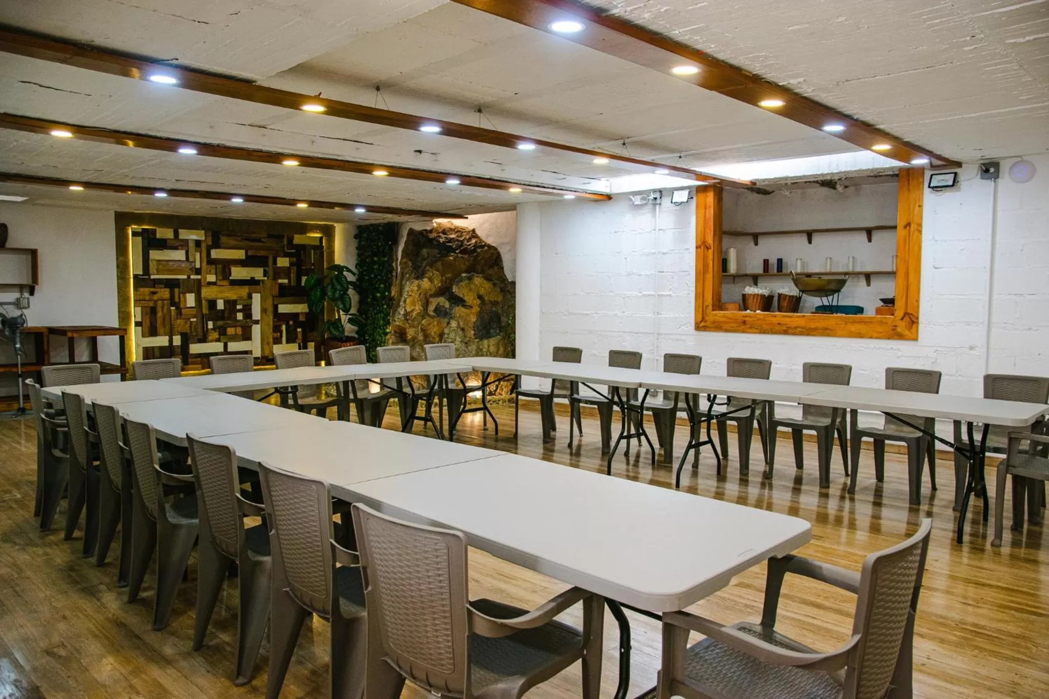 Meeting/conference room in El Despertar Hotel