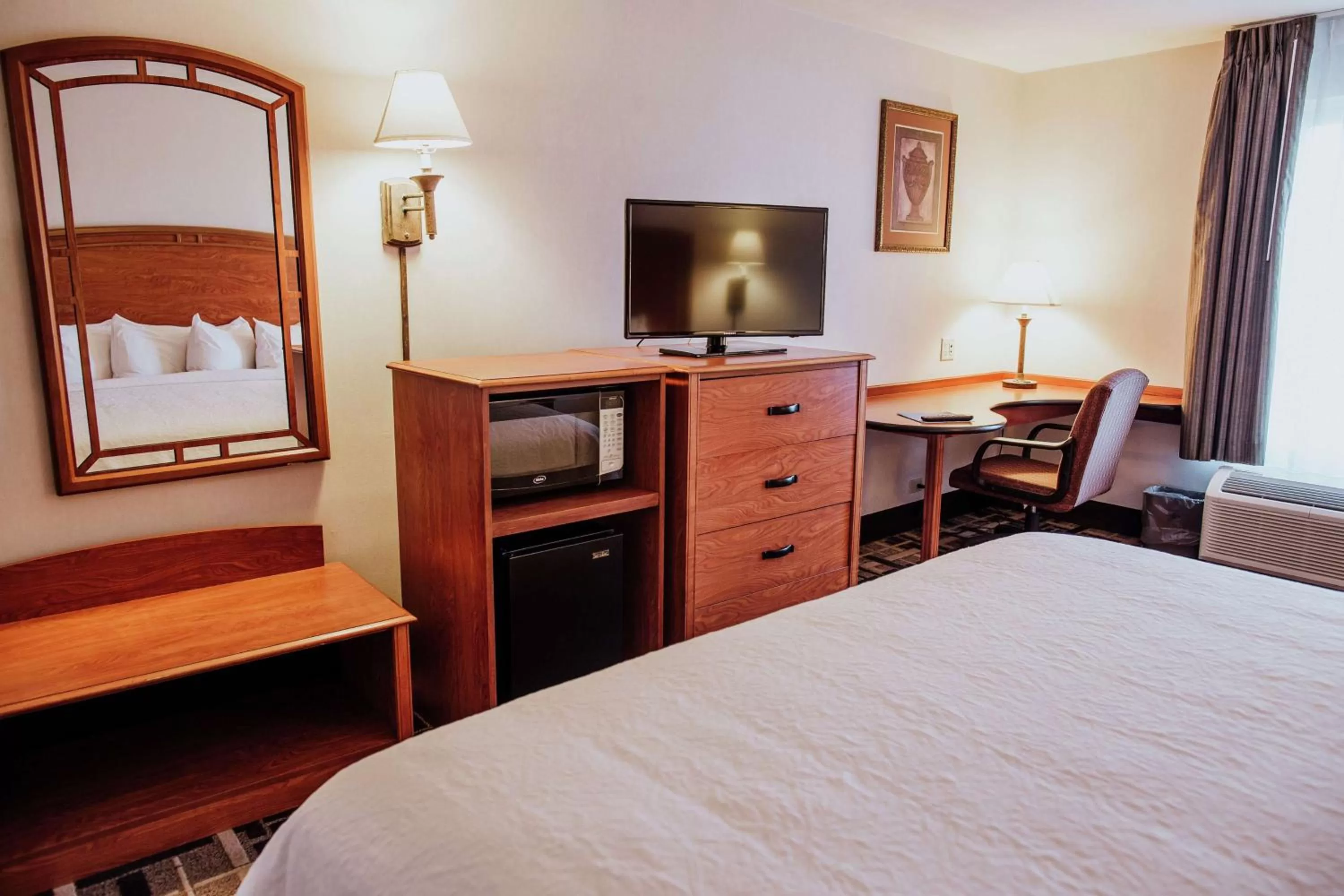 King Room with King Bed - Non-Smoking in Hampton Inn Torreon Airport-Galerias