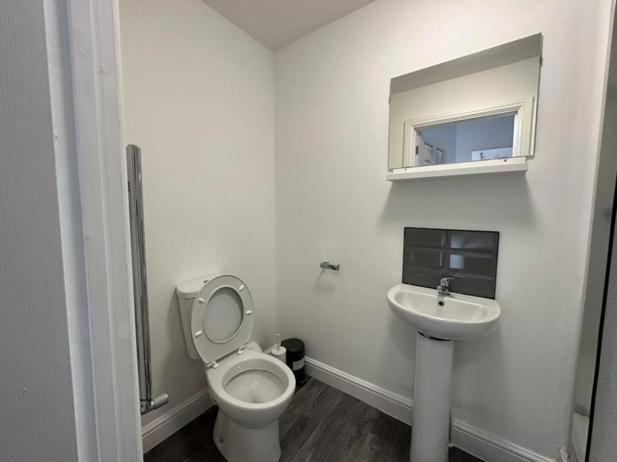 Bathroom in The Fishpond - Premier Nottingham Studios