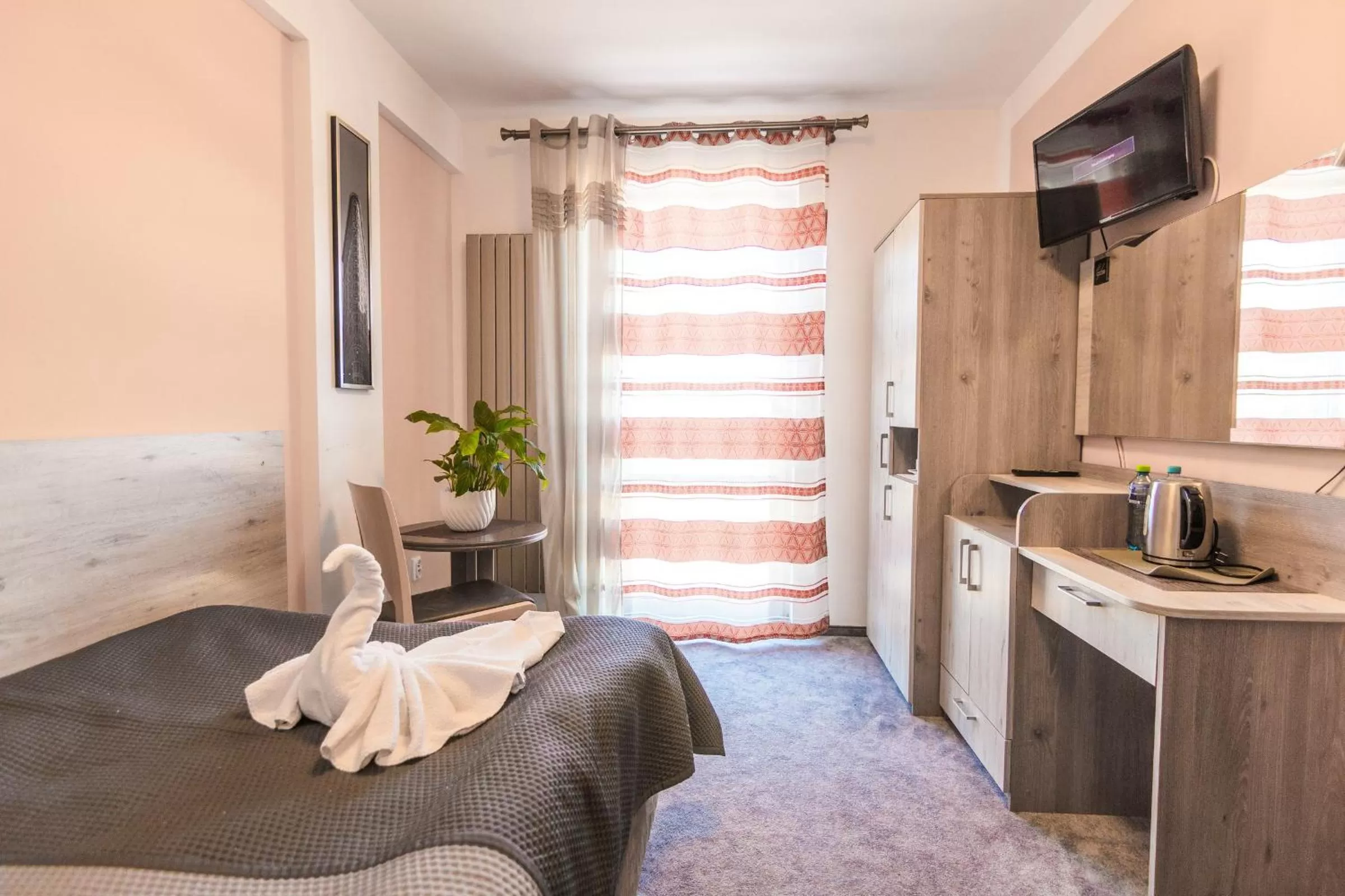 Photo of the whole room, Bed in Resident Rene