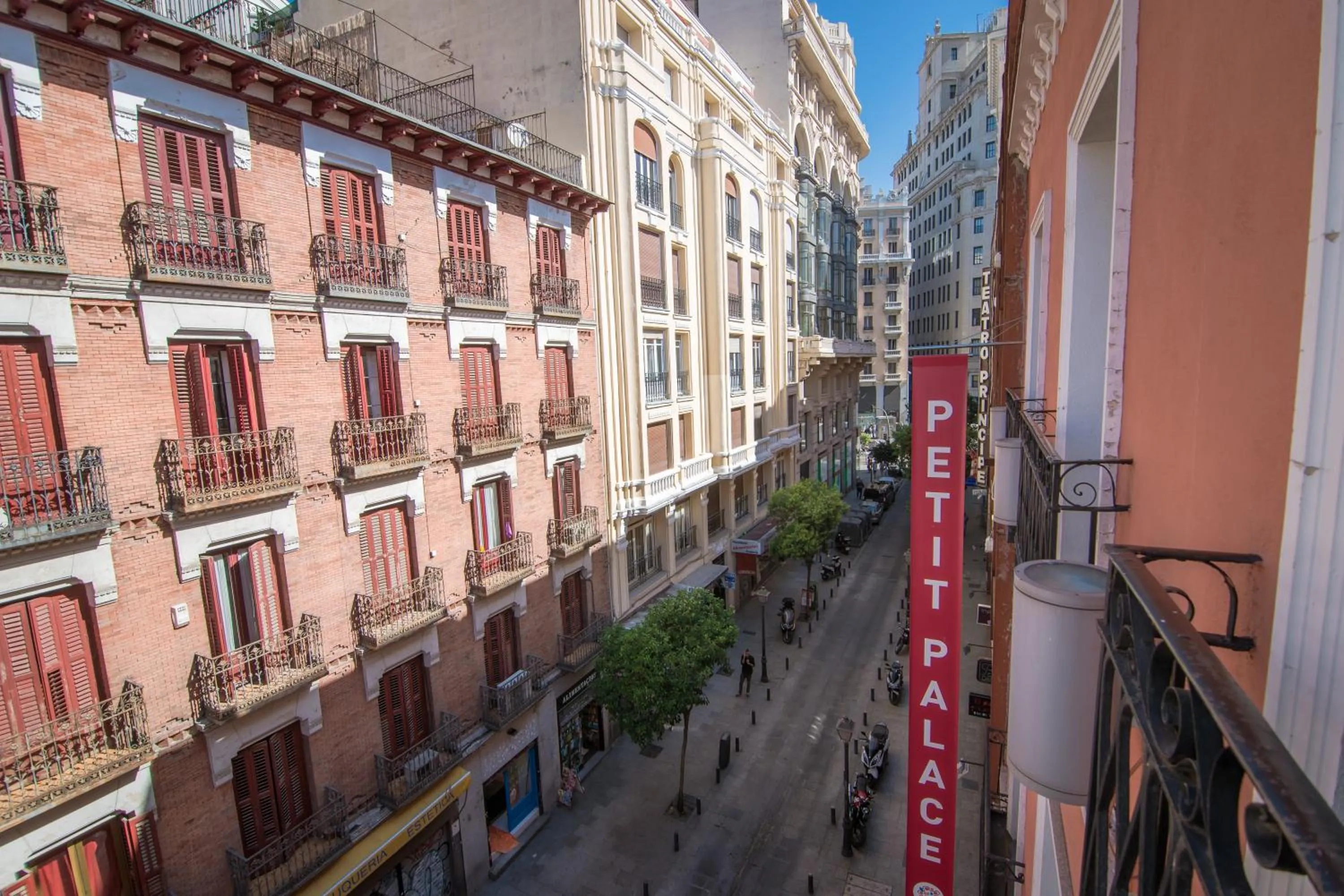 Property building in Petit Palace Tres Cruces