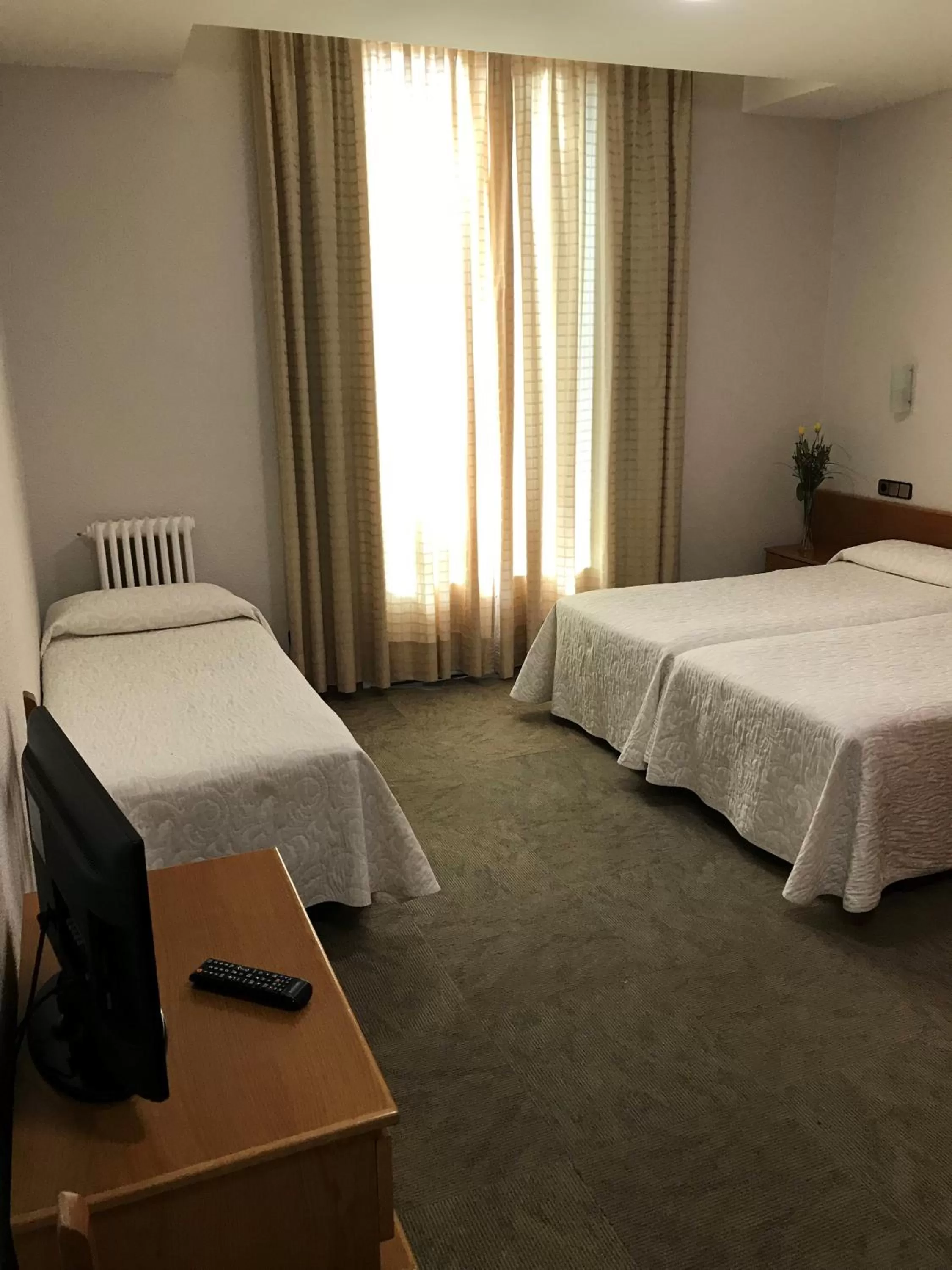 Bedroom, Bed in Hotel Pelayo