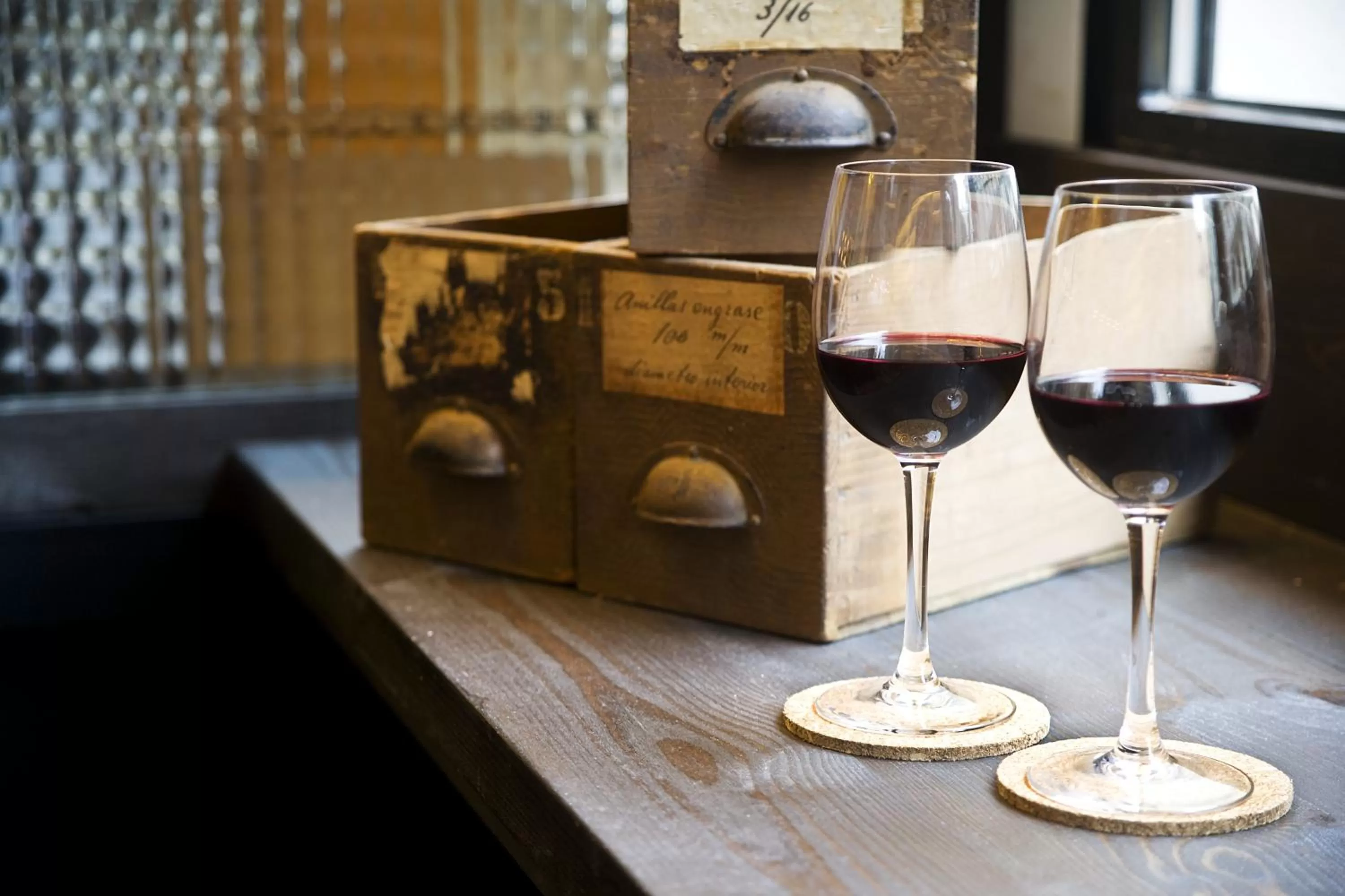 Lounge or bar in Praktik Vinoteca