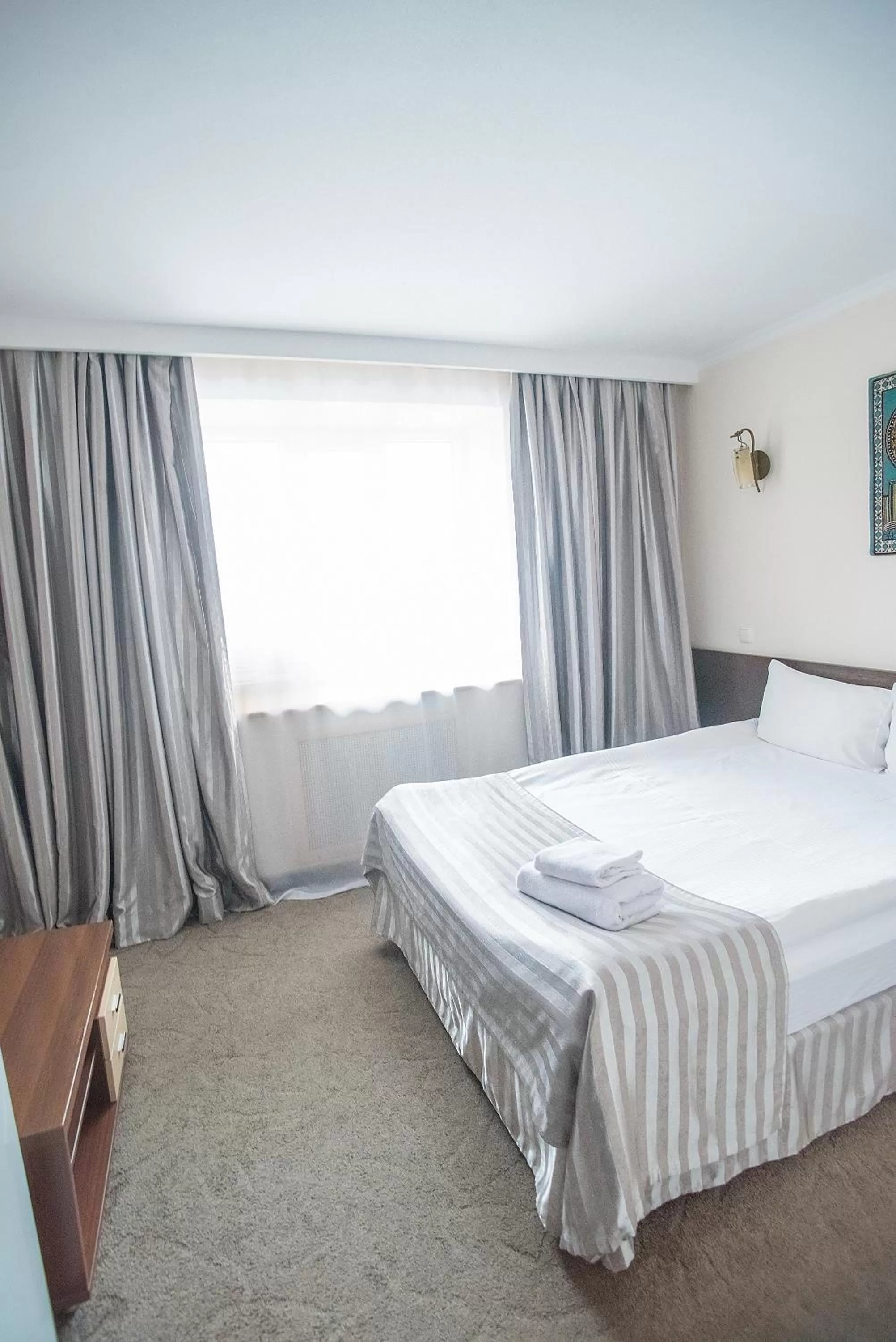 Photo of the whole room, Bed in Alma