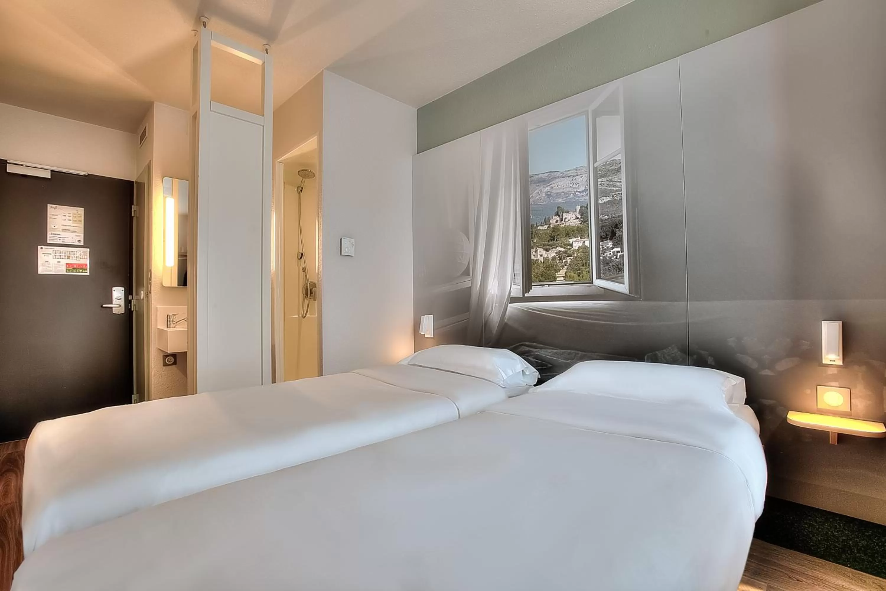 Bedroom, Bed in B&B HOTEL Antibes Sophia Antipolis