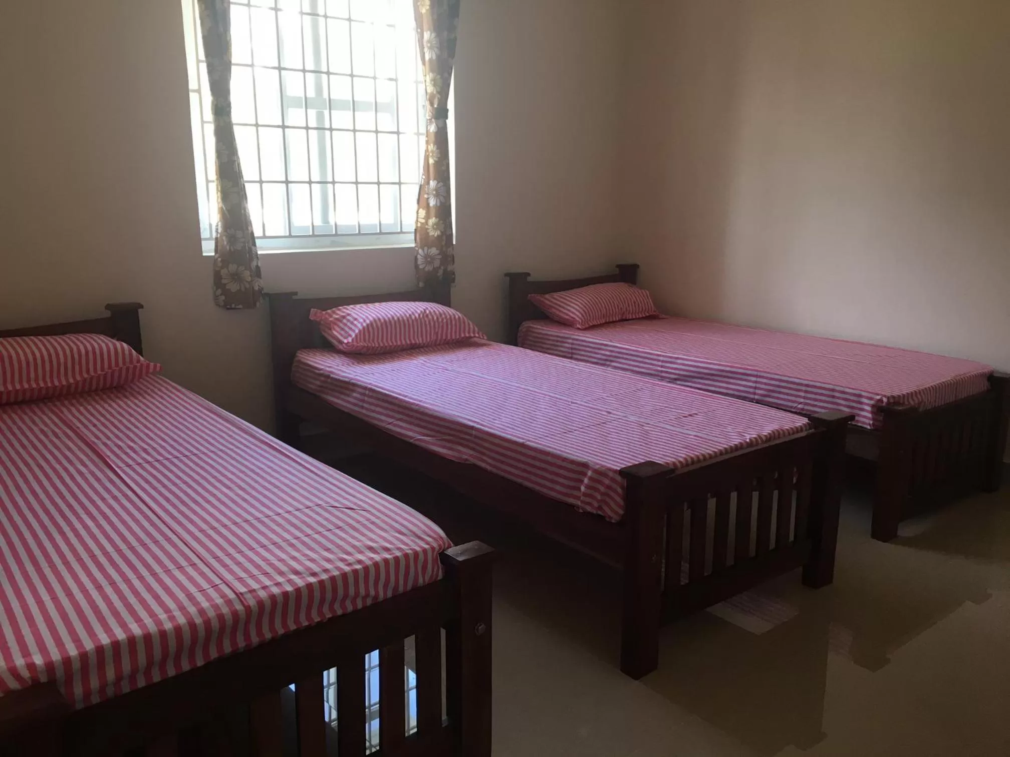 Photo of the whole room, Bed in Shantham Service Apartments, Kinathukadavu, Coimbatore