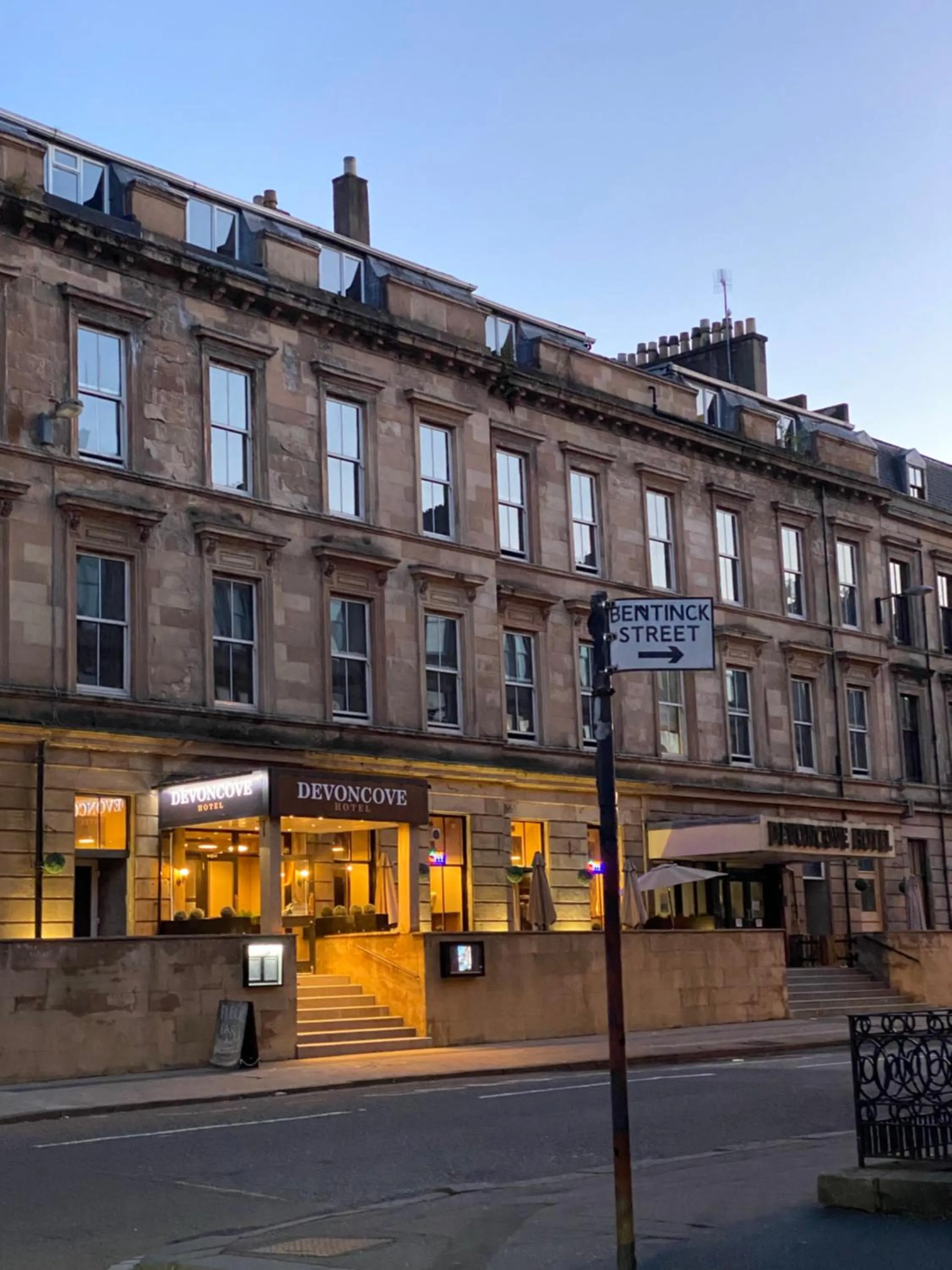 Property building in Devoncove Hotel Glasgow