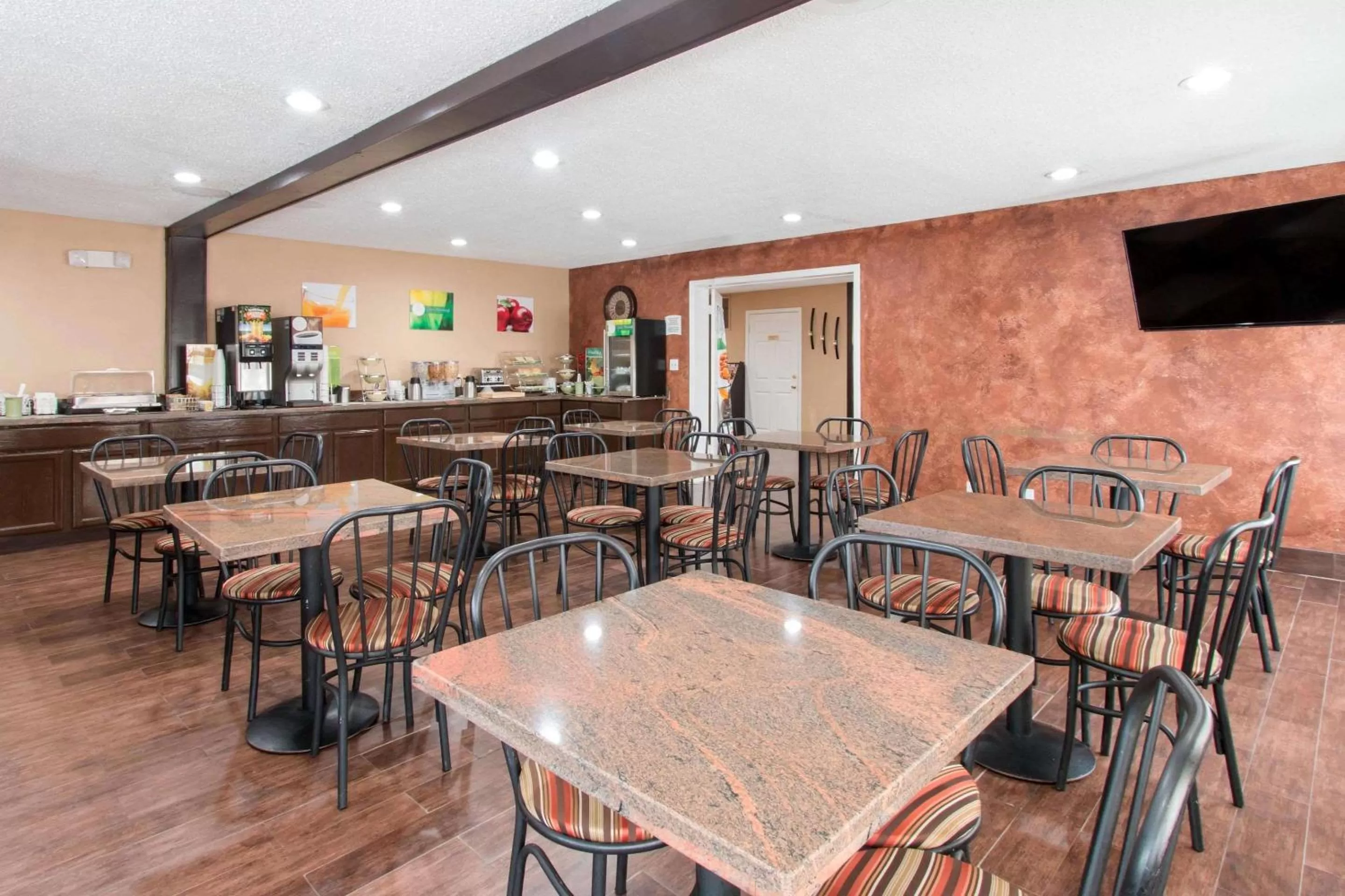 Restaurant/places to eat in Quality Inn & Suites I-35 near Frost Bank Center