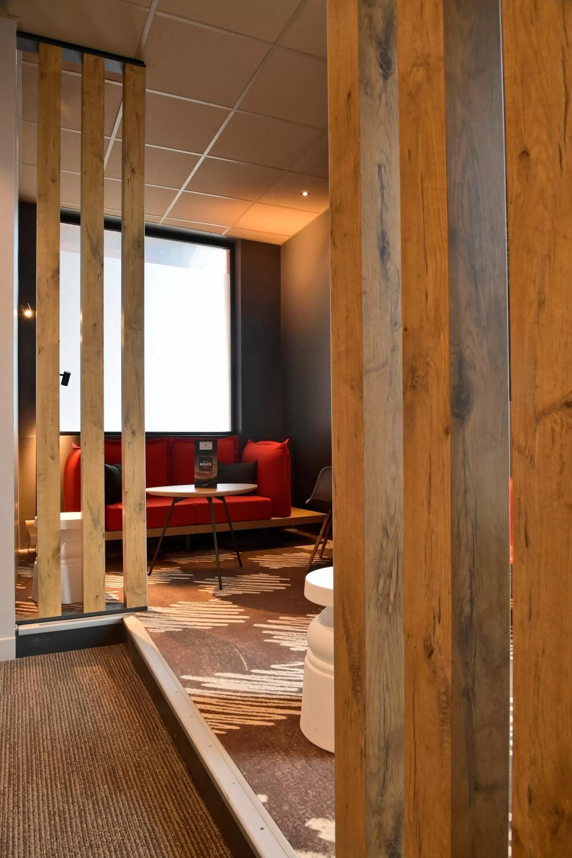 Staff in ibis Saint Quentin Basilique