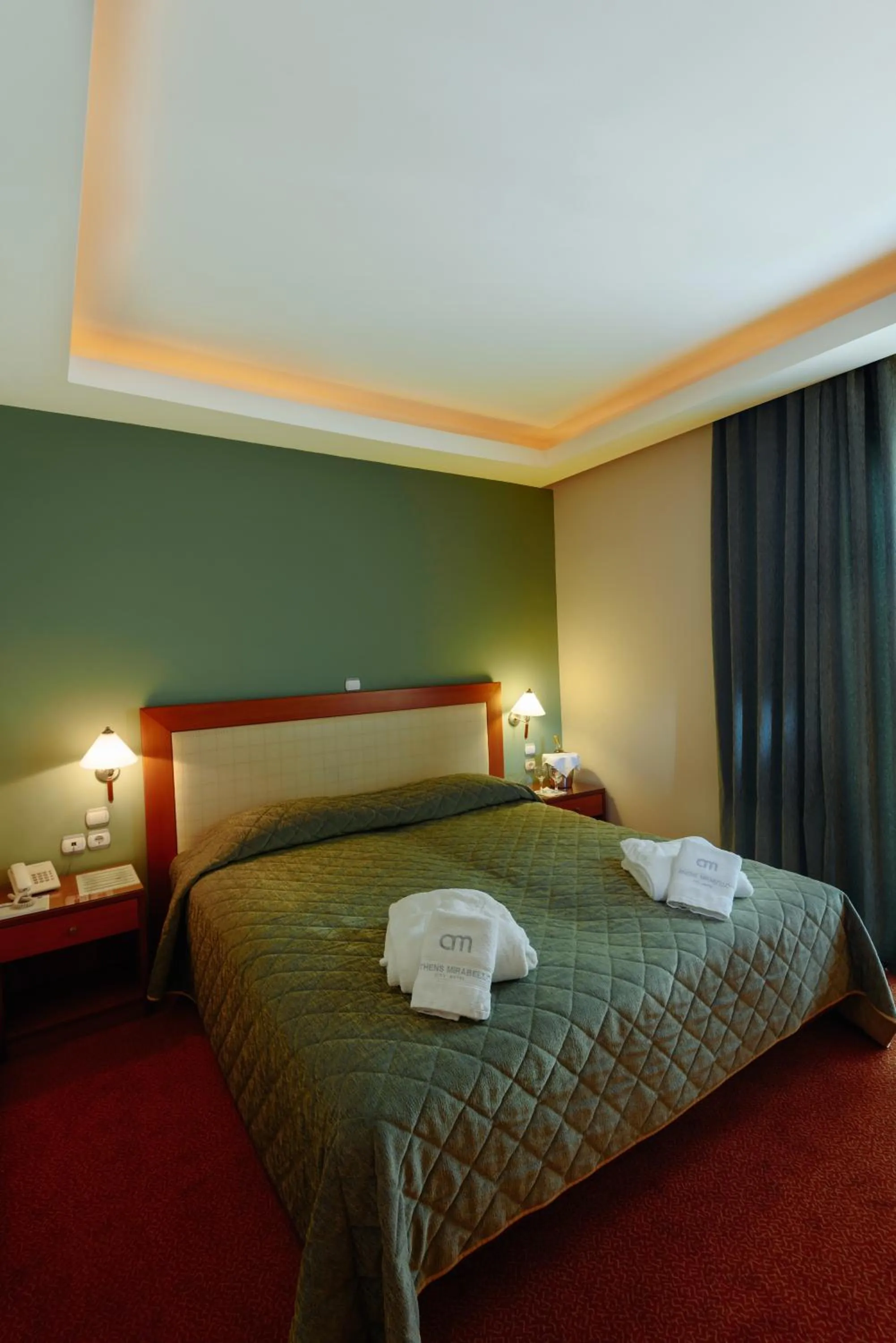 Photo of the whole room, Bed in Athens Mirabello