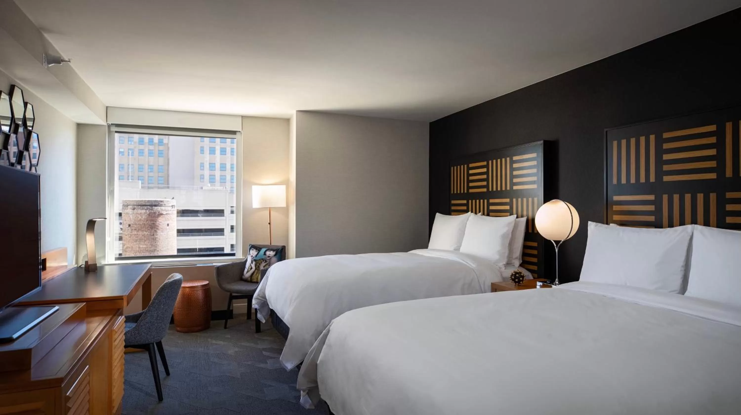 Bedroom, Bed in Renaissance Des Moines Savery Hotel