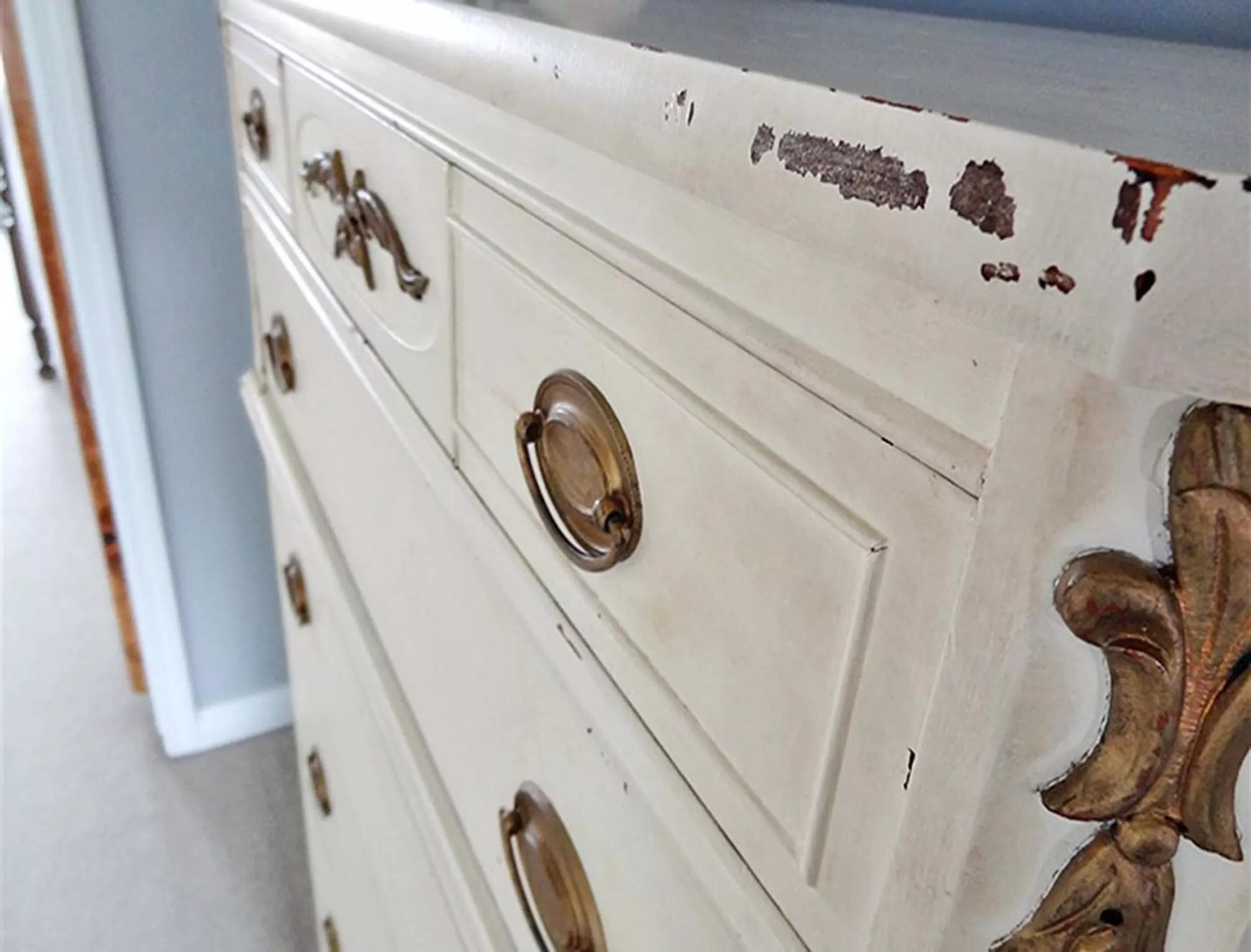 Decorative detail in Nestle Inn