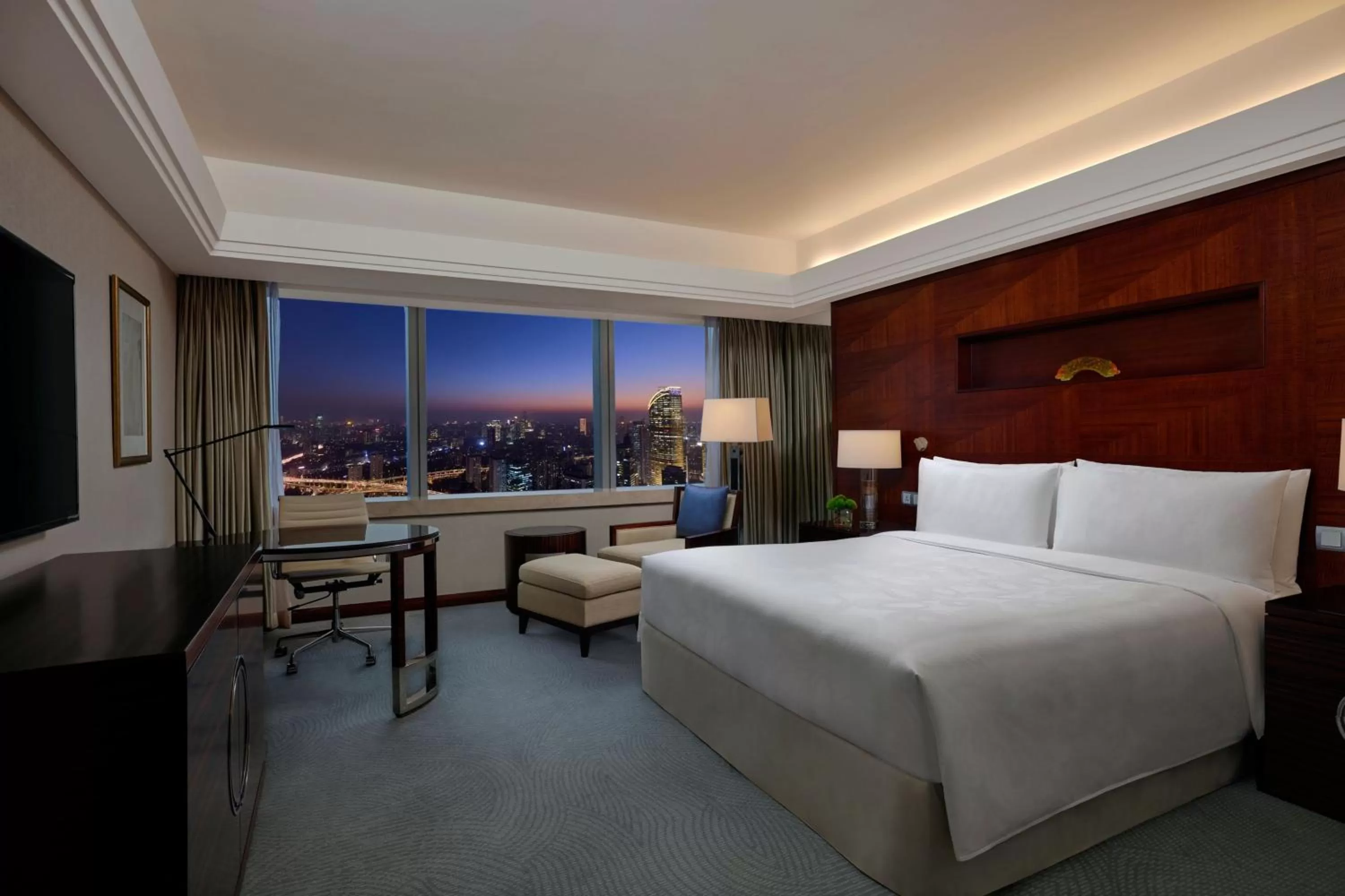 Photo of the whole room, Bed in JW Marriott Shanghai at Tomorrow Square