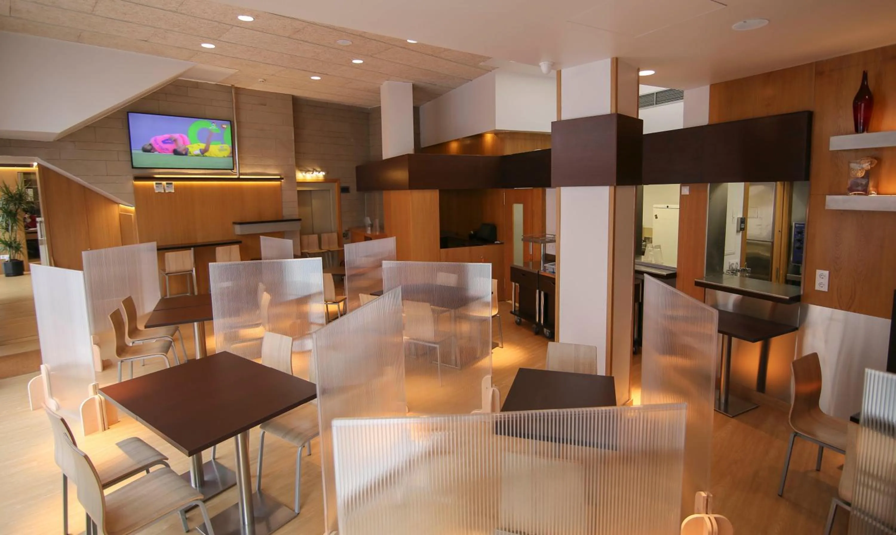 Restaurant/places to eat in Hotel Esplugues