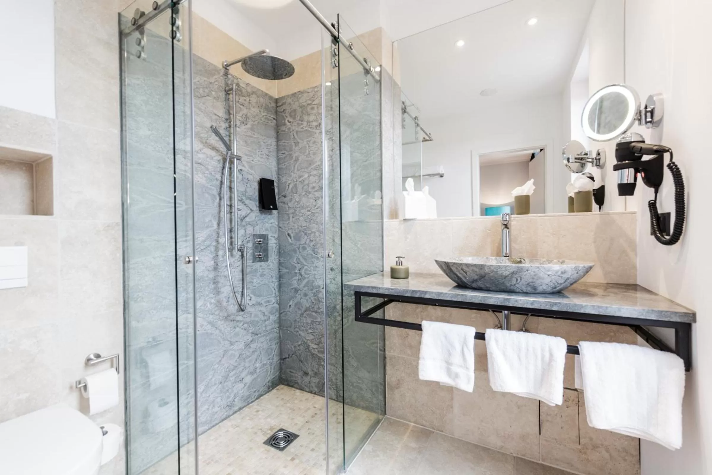 Shower in cantera by Wiegand