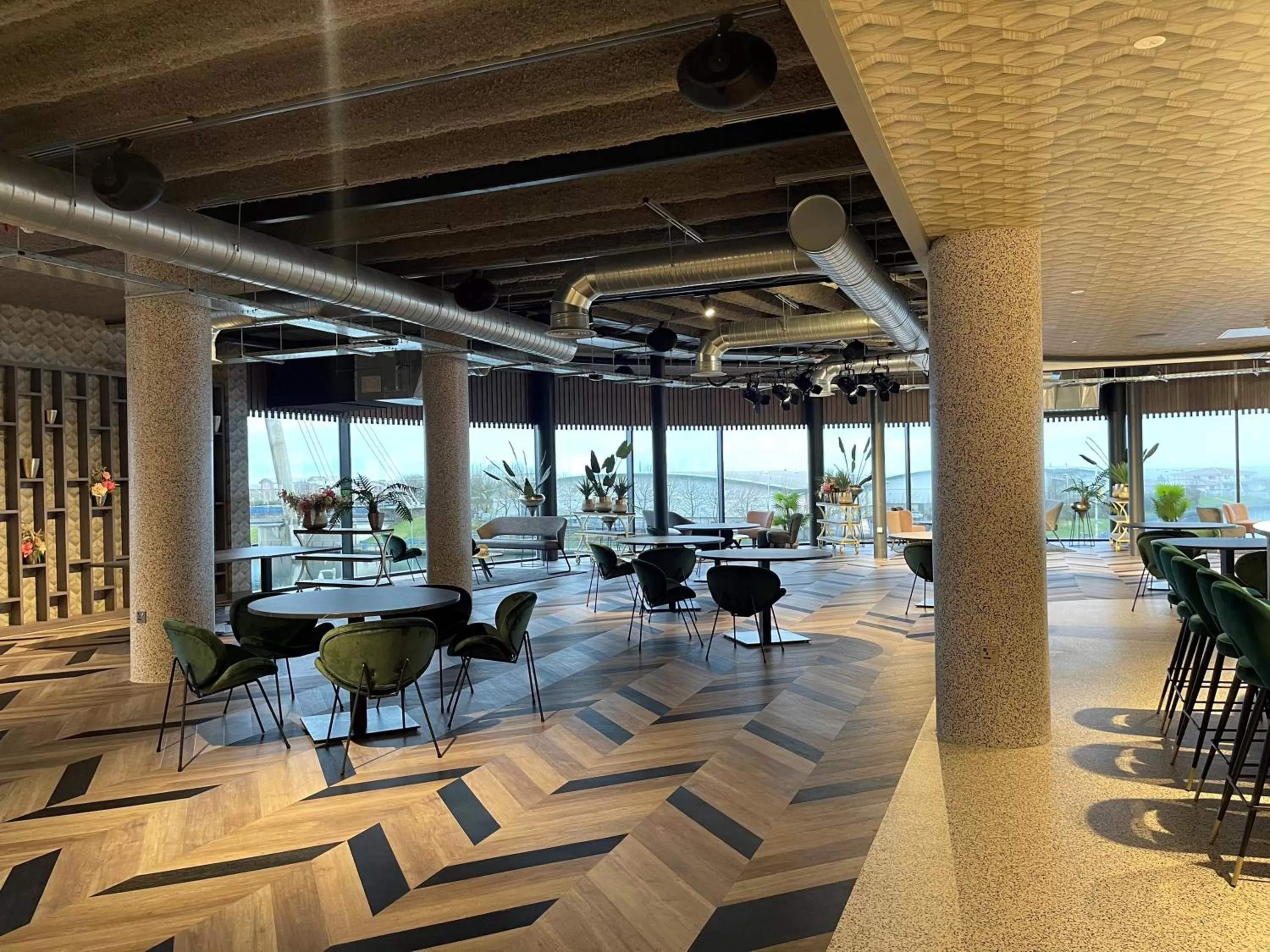 Restaurant/places to eat in Waterfront Southport Hotel