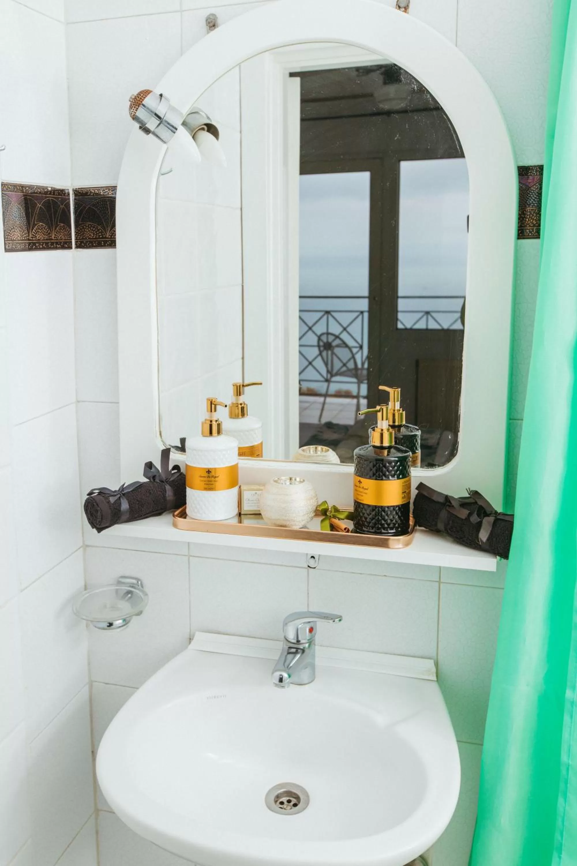 Toilet in Hotel Christina - Happy Days