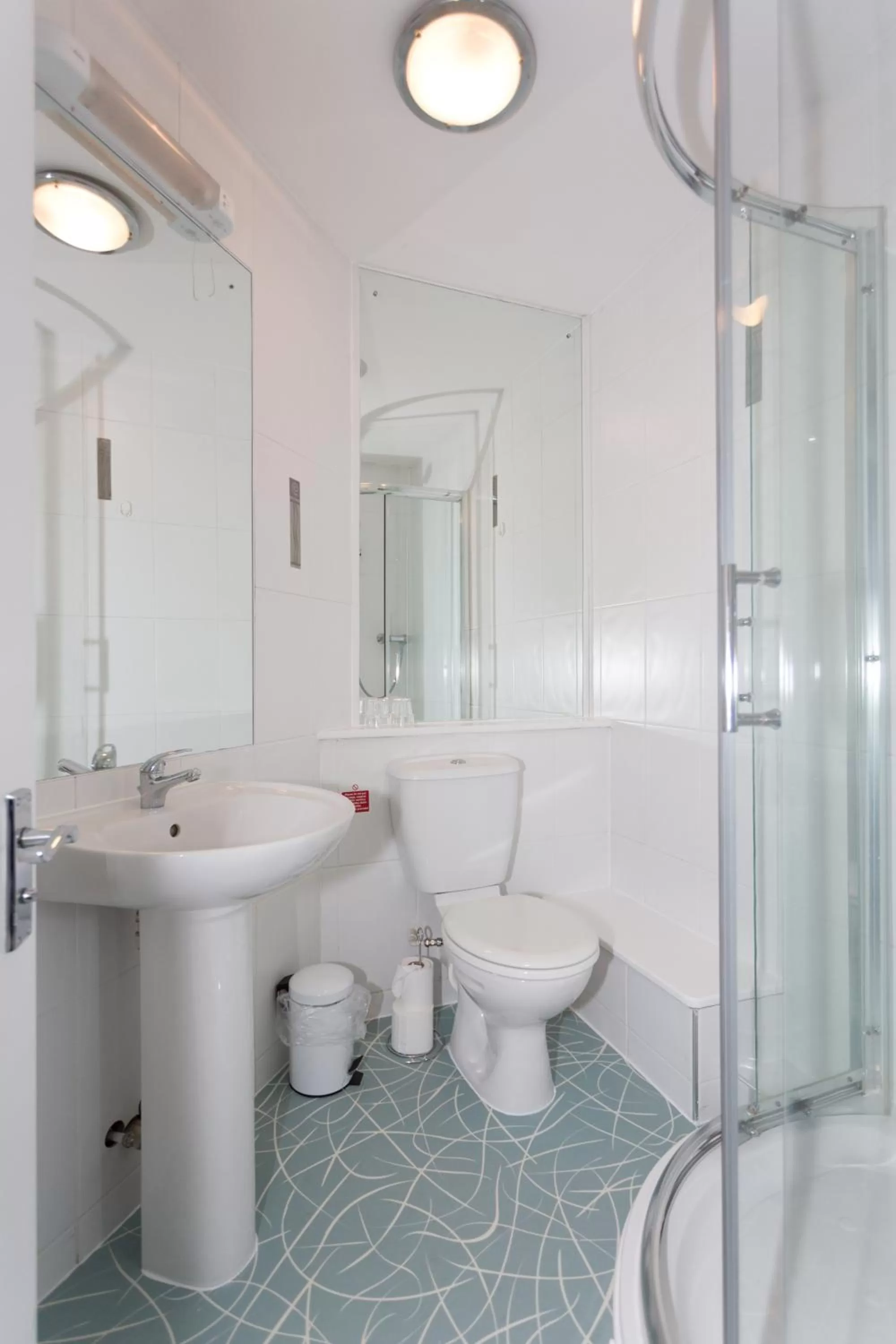 Bathroom in The Royal Hotel and Bar