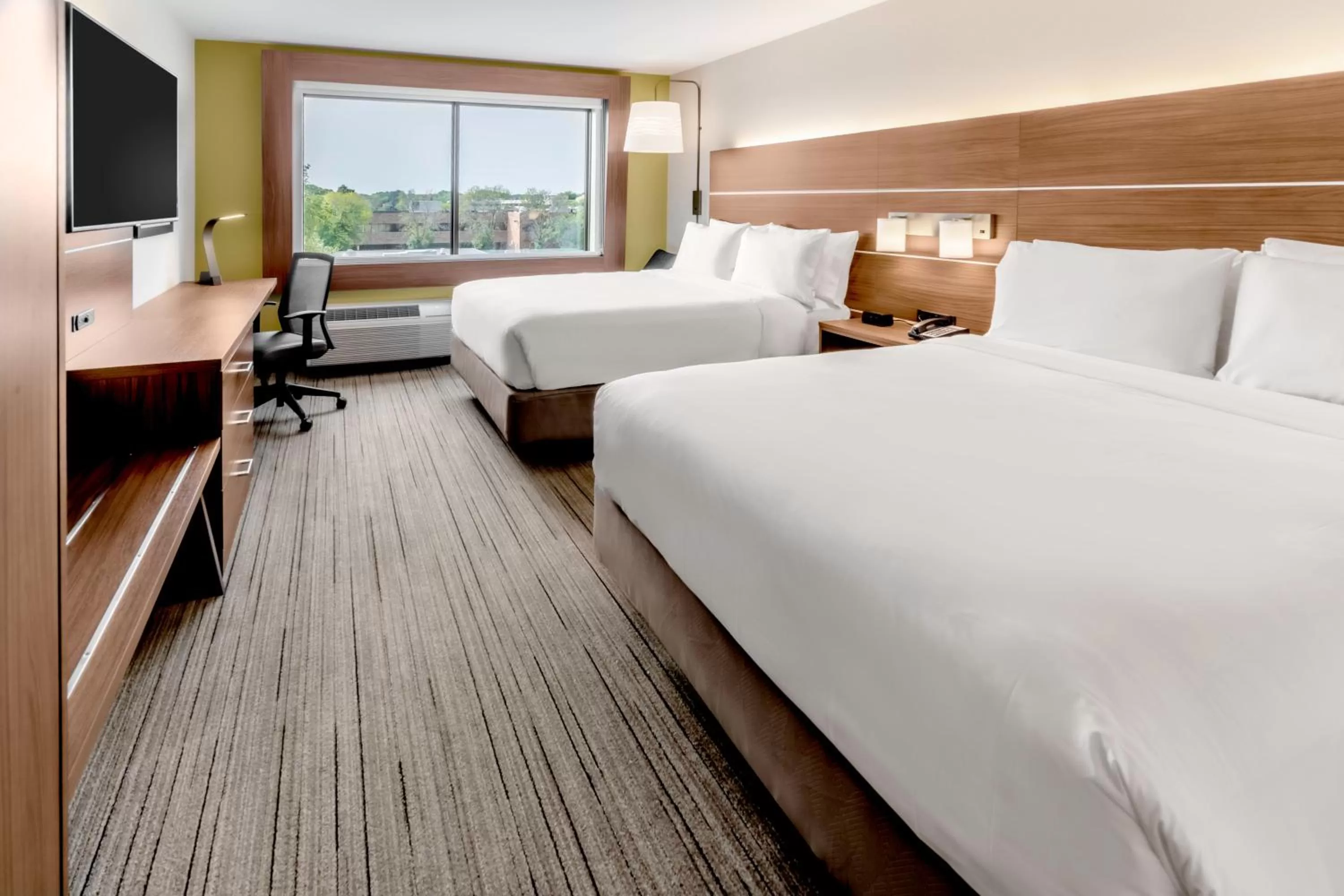 Photo of the whole room, Bed in Holiday Inn Express & Suites - Milwaukee West Allis by IHG