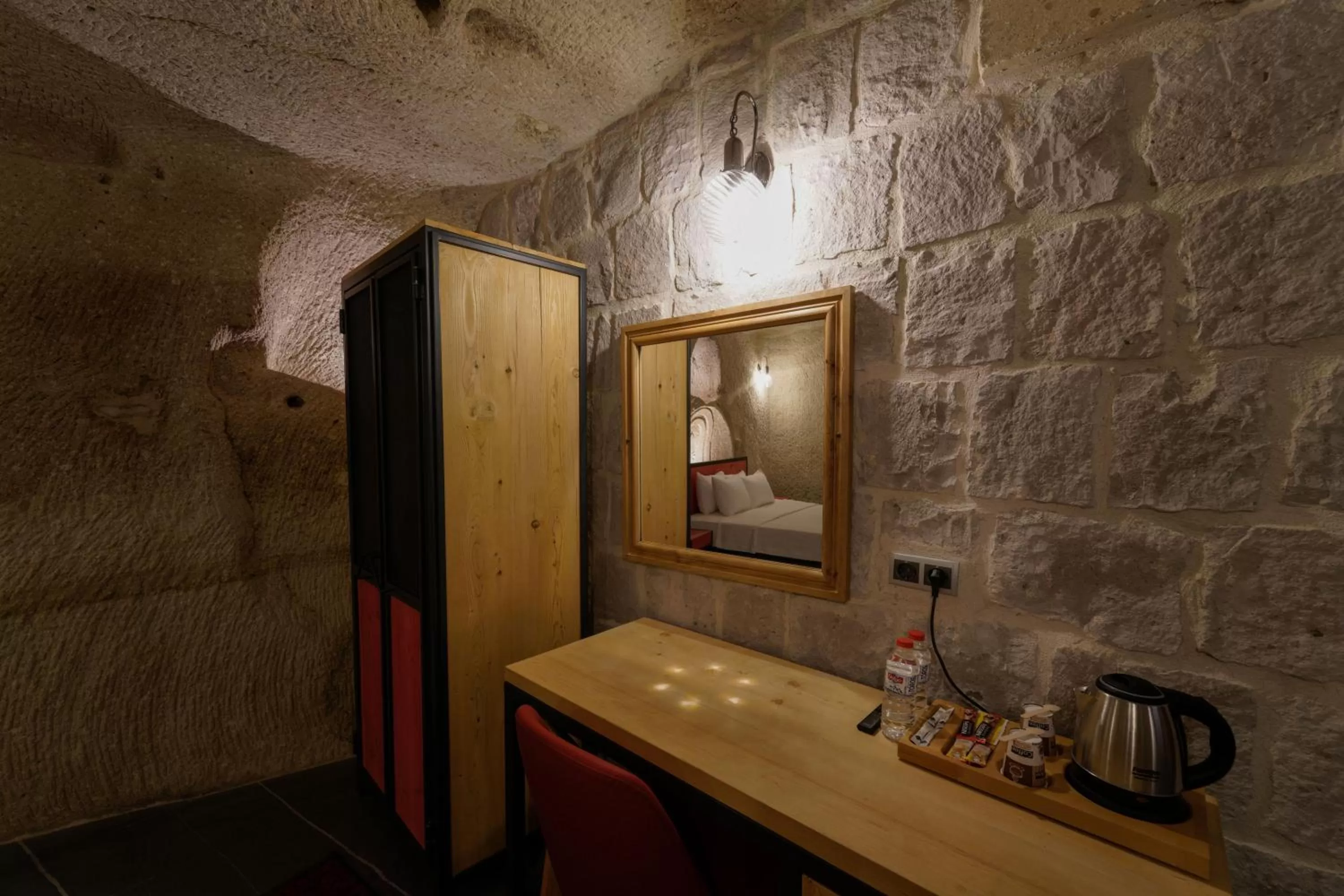 Coffee/tea facilities in The Niche Cave Hotel