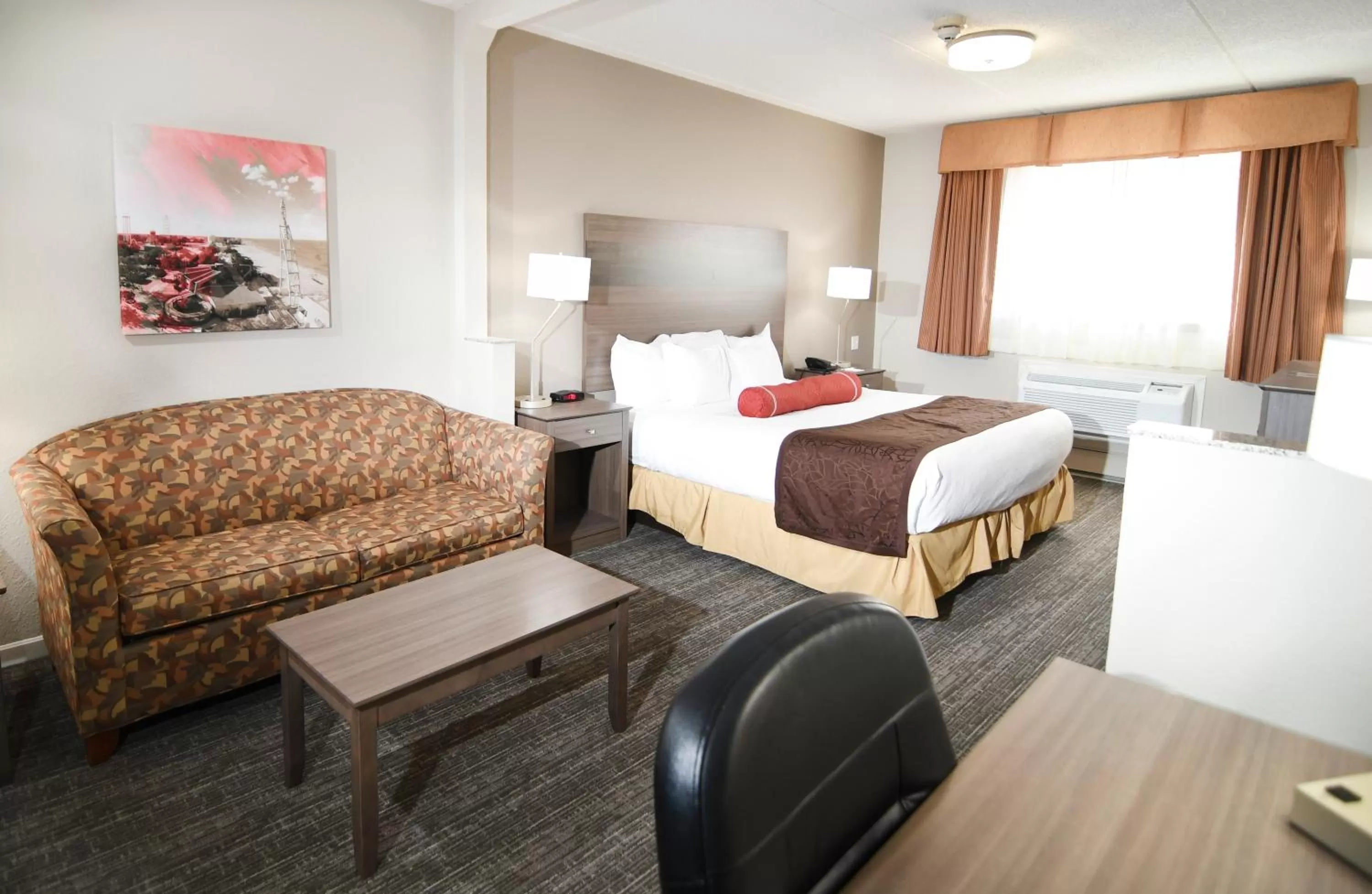 Photo of the whole room, Bed in Best Western Plus Sandusky Hotel & Suites