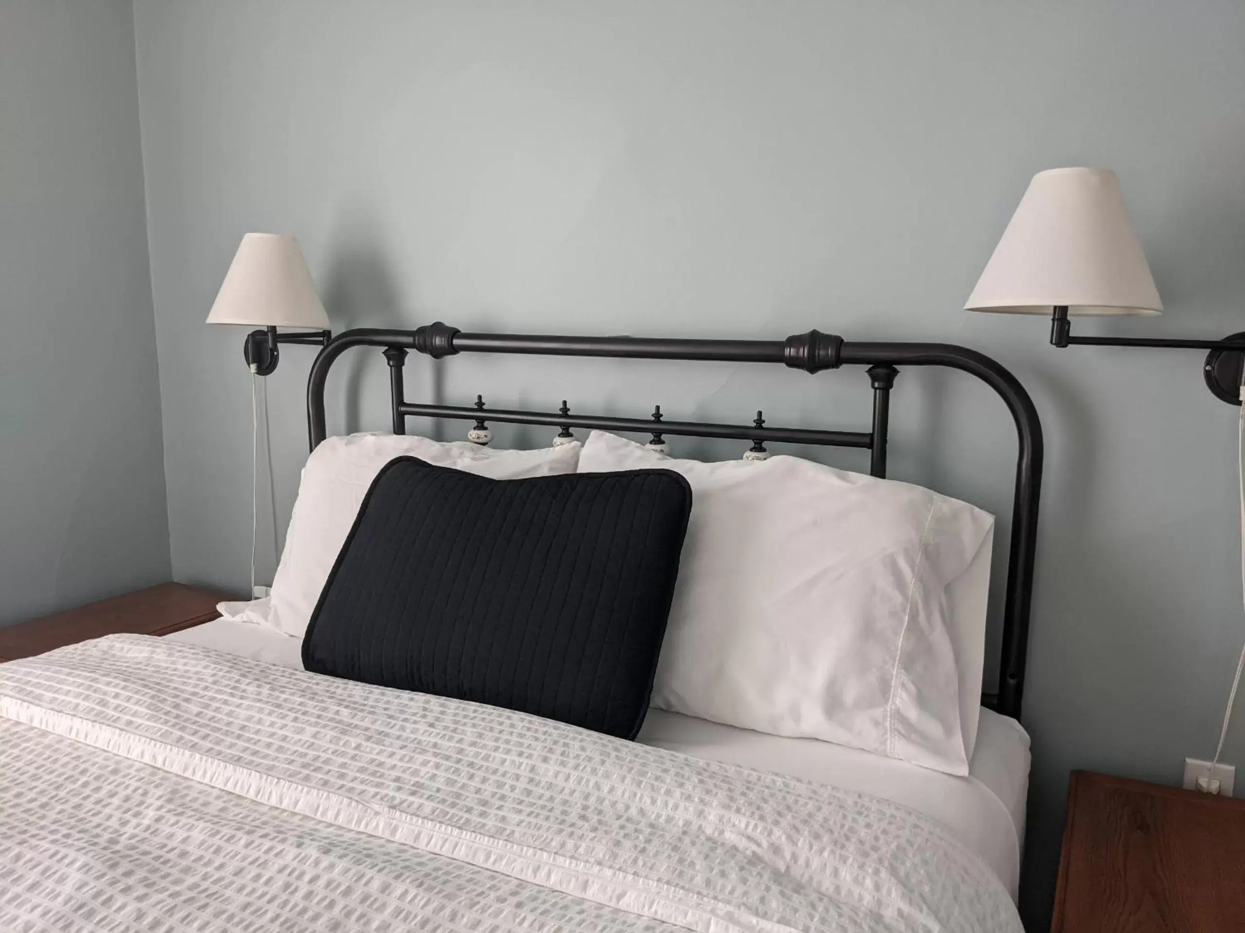 Queen Room in Colborne Bed and Breakfast Queen Room in Colborne Bed and Breakfast