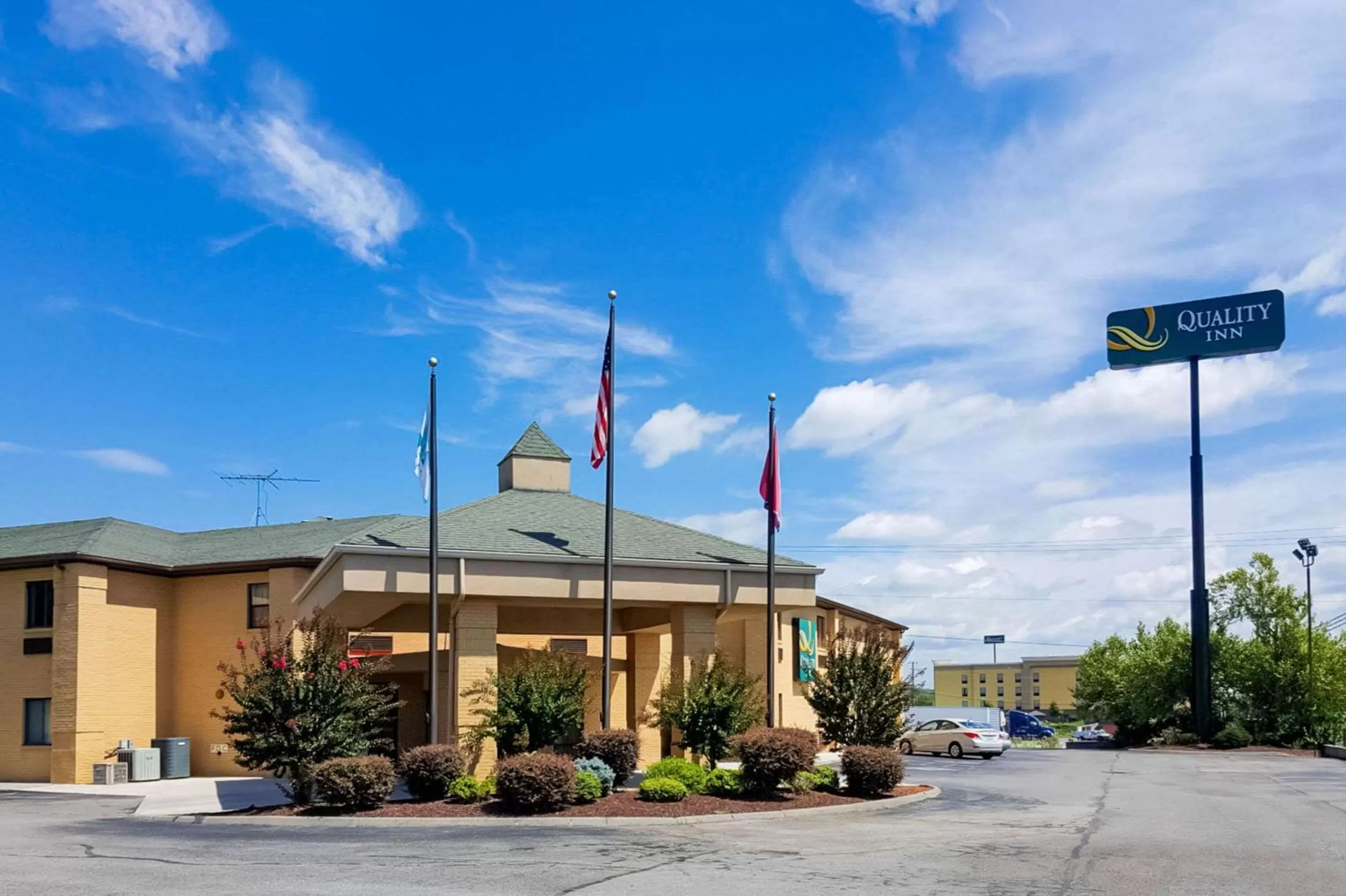 Property building in Quality Inn Clinton-Knoxville North