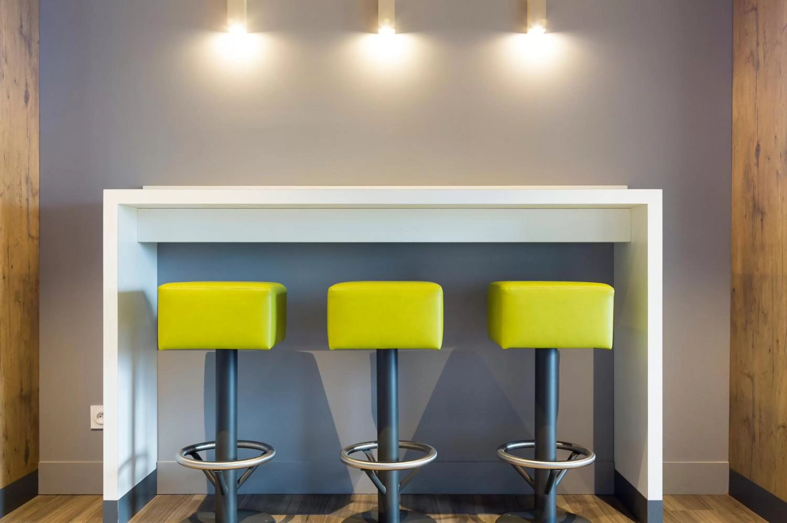 Lounge or bar in Ibis budget Lorient Caudan