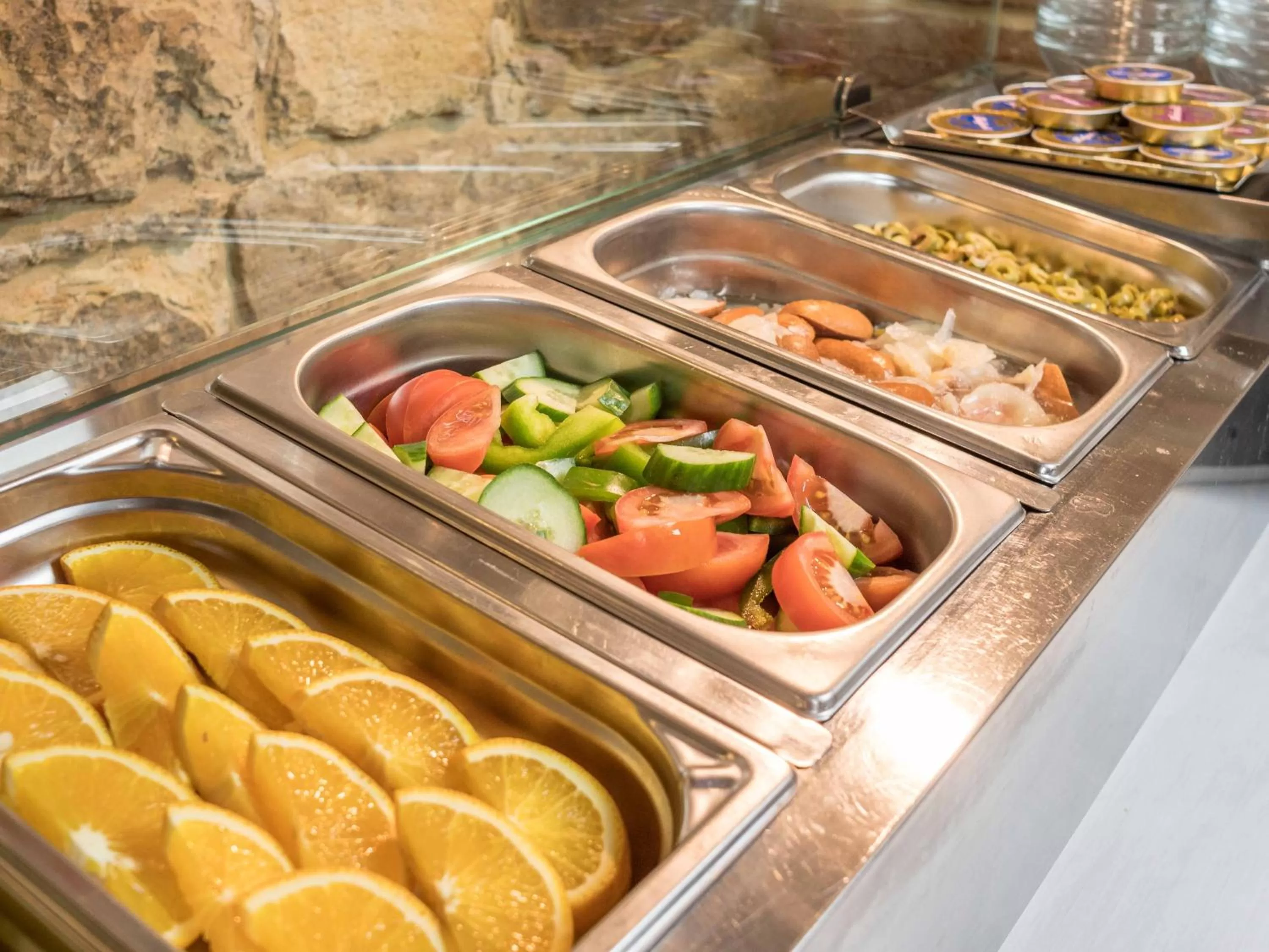 Buffet breakfast in Alton