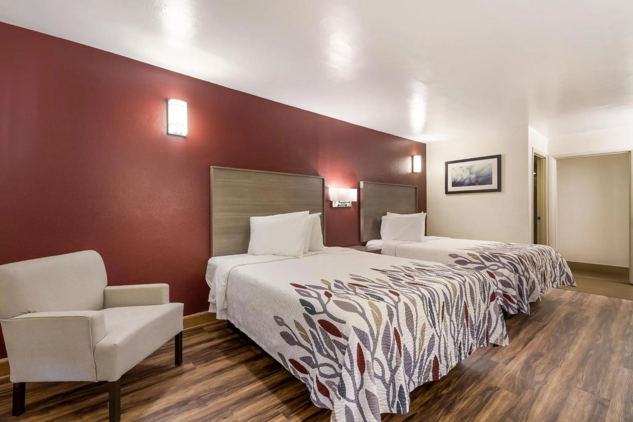 Photo of the whole room, Bed in Red Roof Inn Crestview