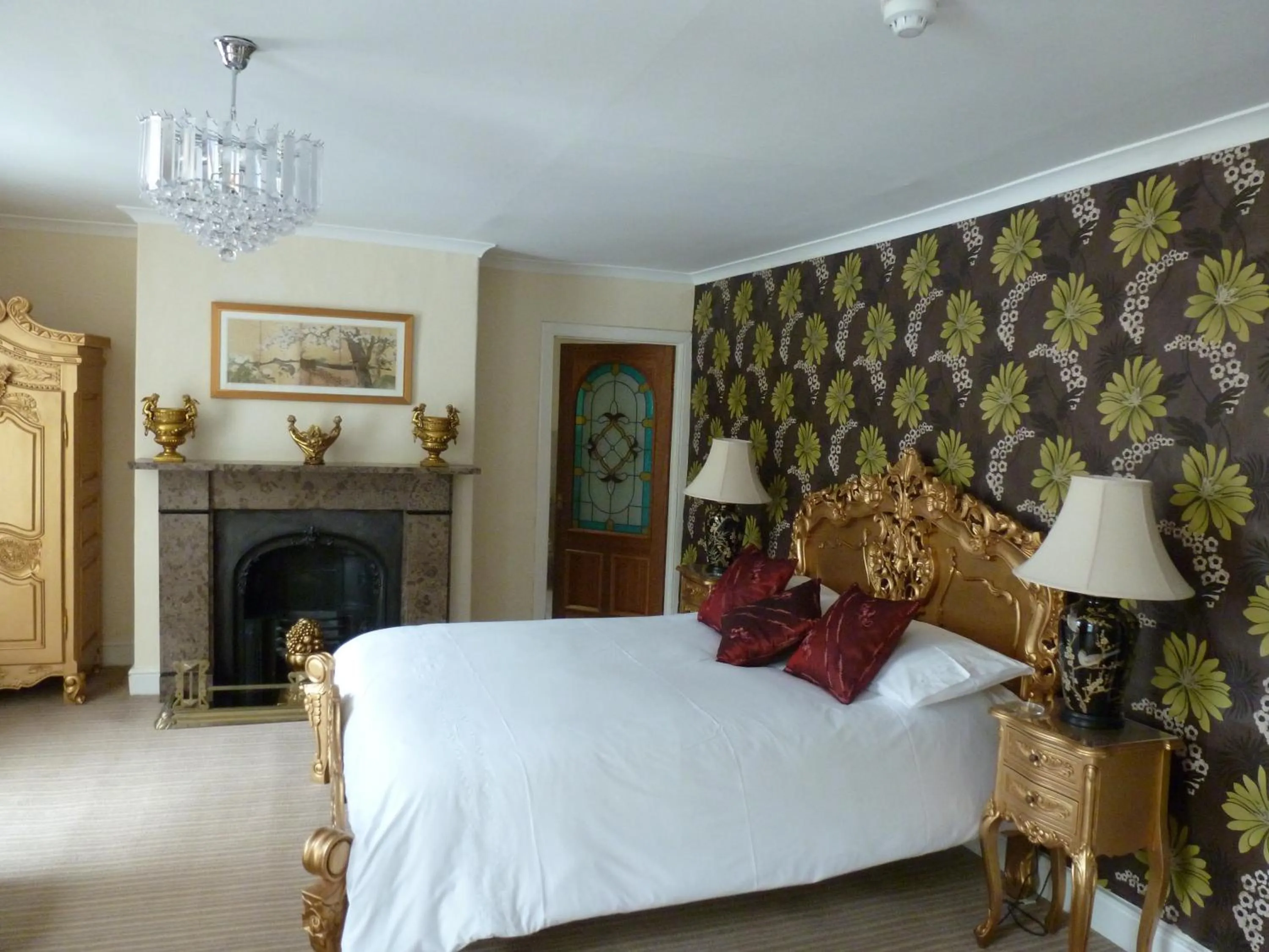 Bedroom, Bed in Hedgefield House